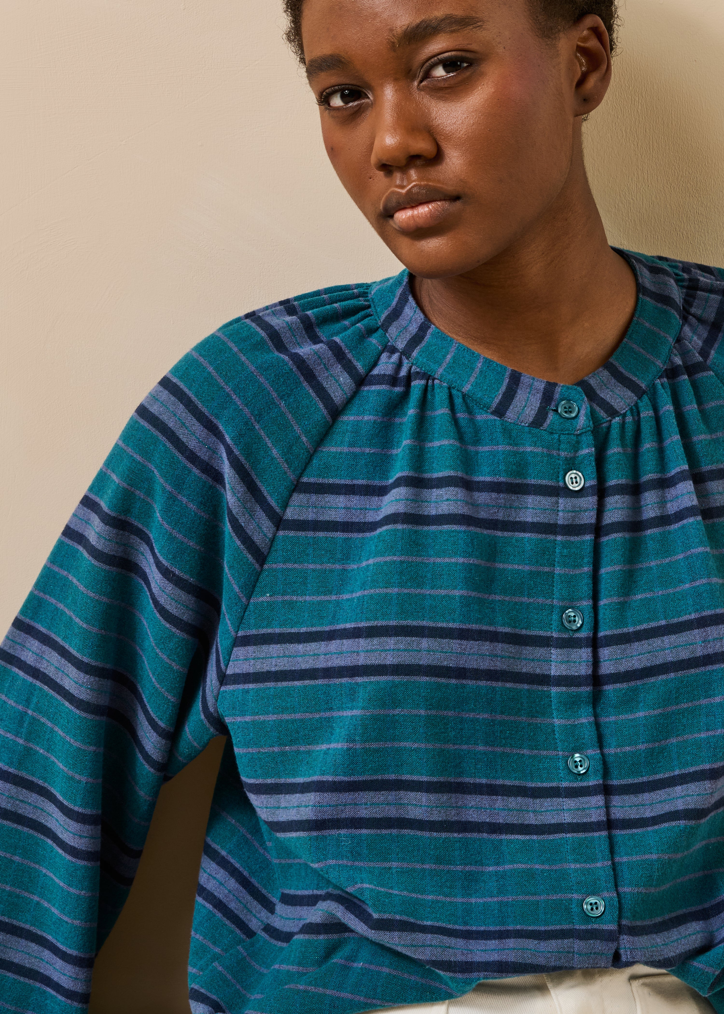 Camicia ampia blu petrolio a righe maniche lunghe