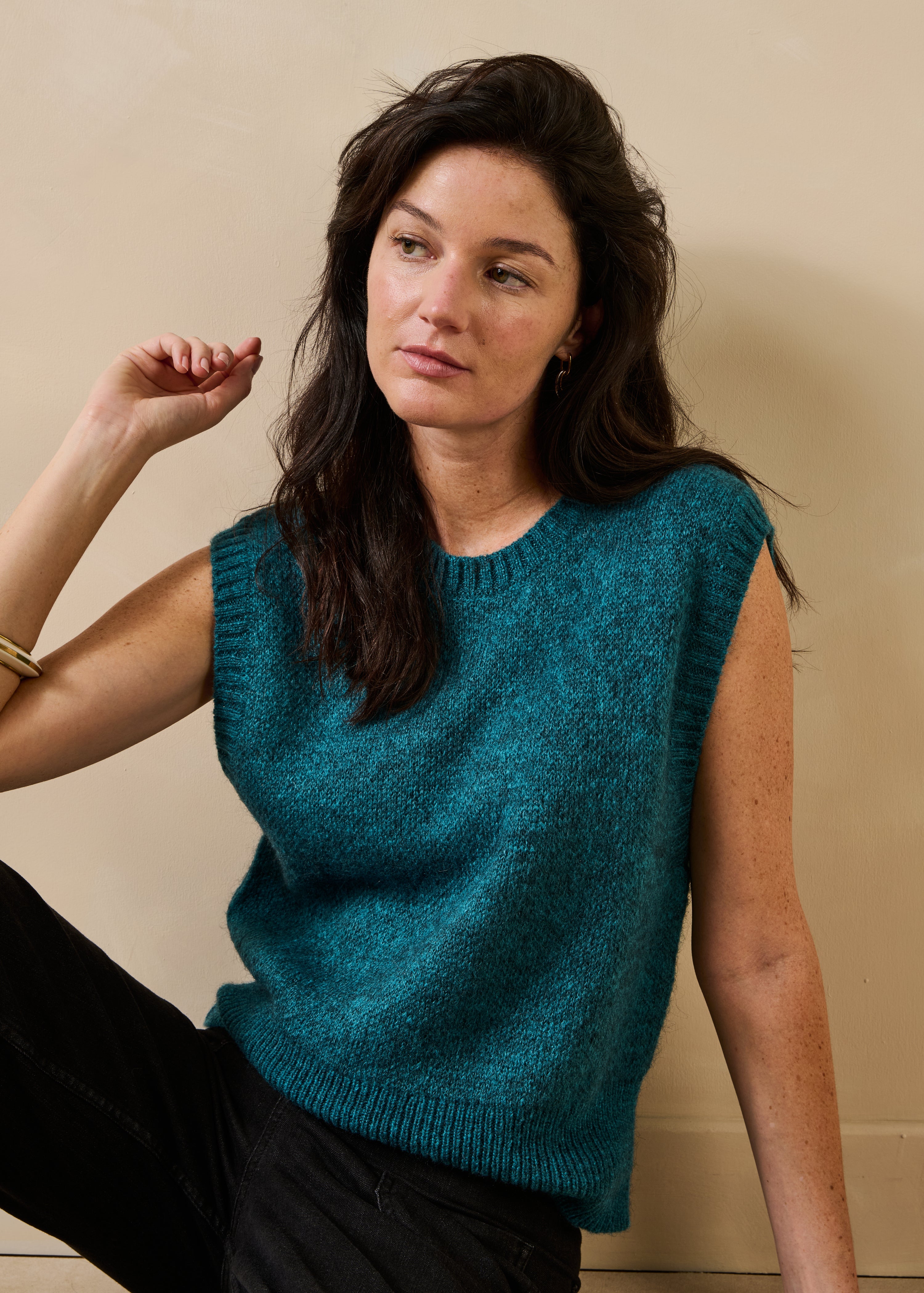 Ärmelloser Pullover in Petrolblau mit Rundhalsausschnitt