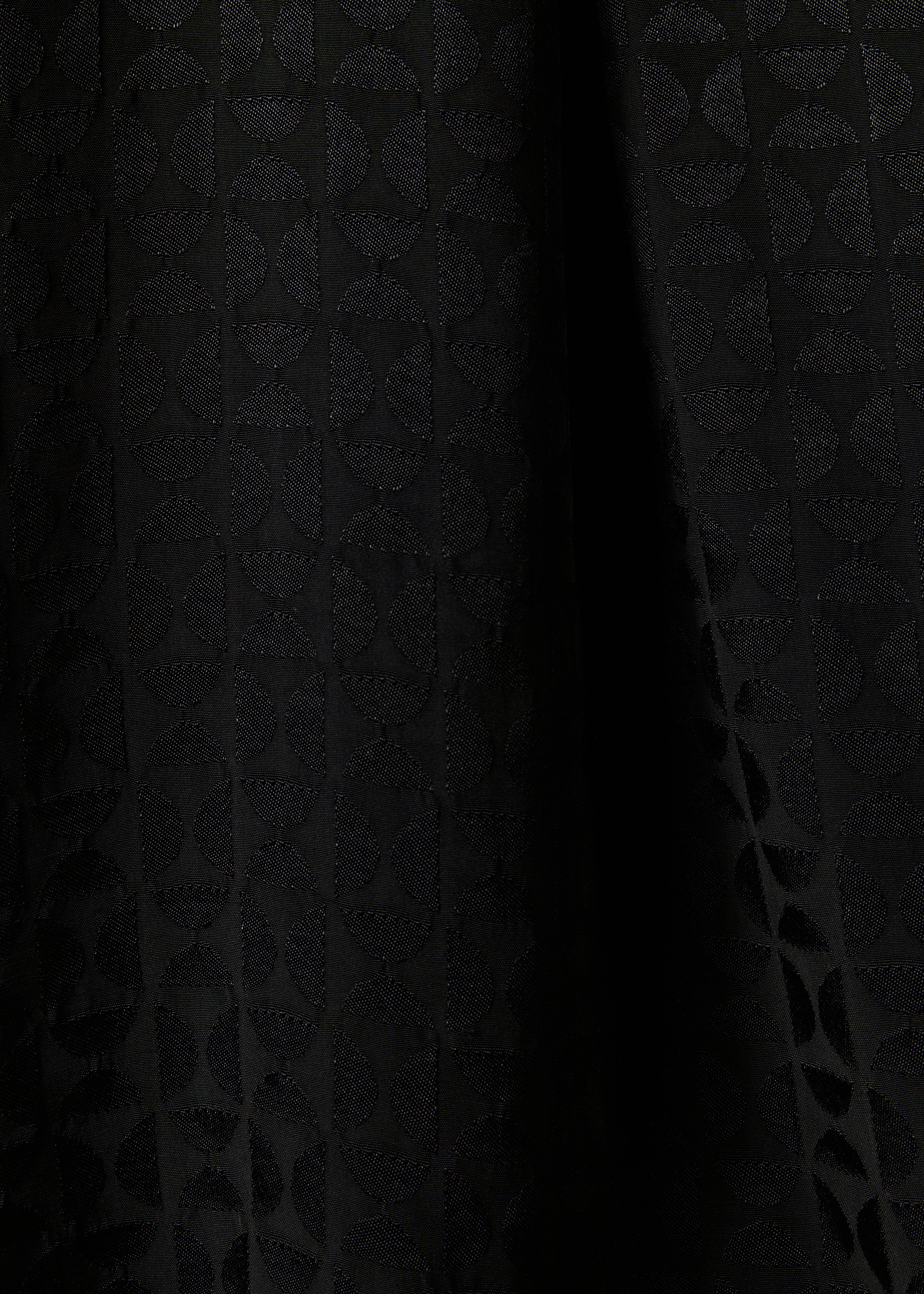 Blusa nera maniche lunghe con colletto lavallière
