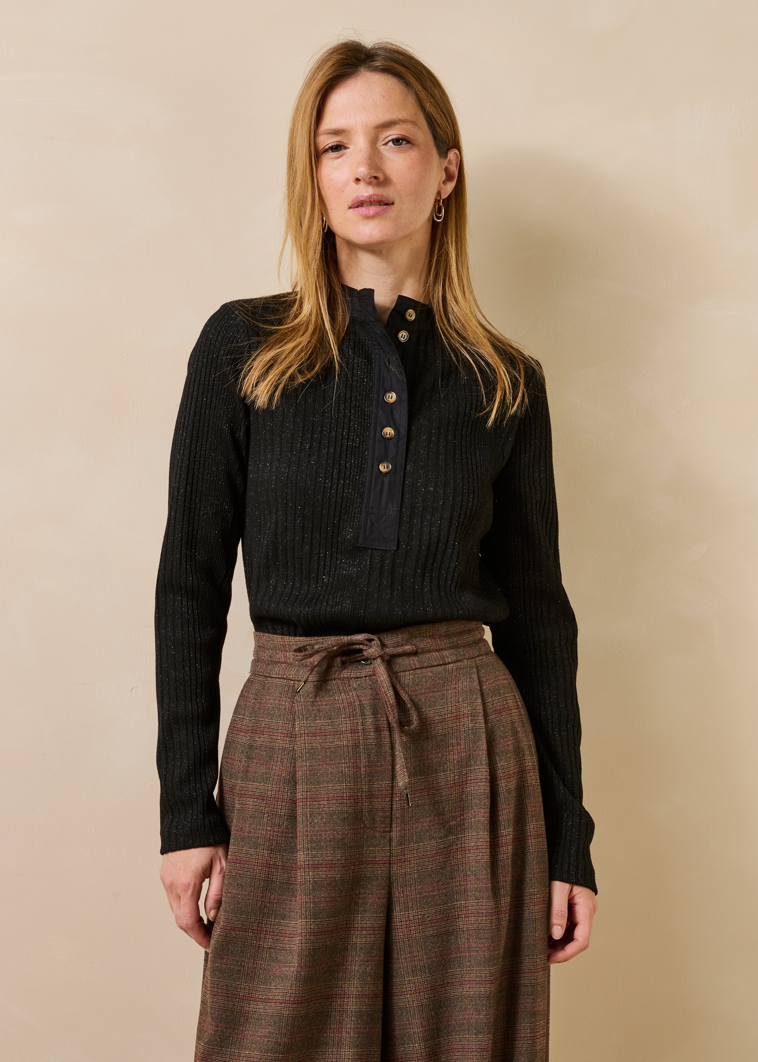Black ribbed knit long sleeve T-shirt