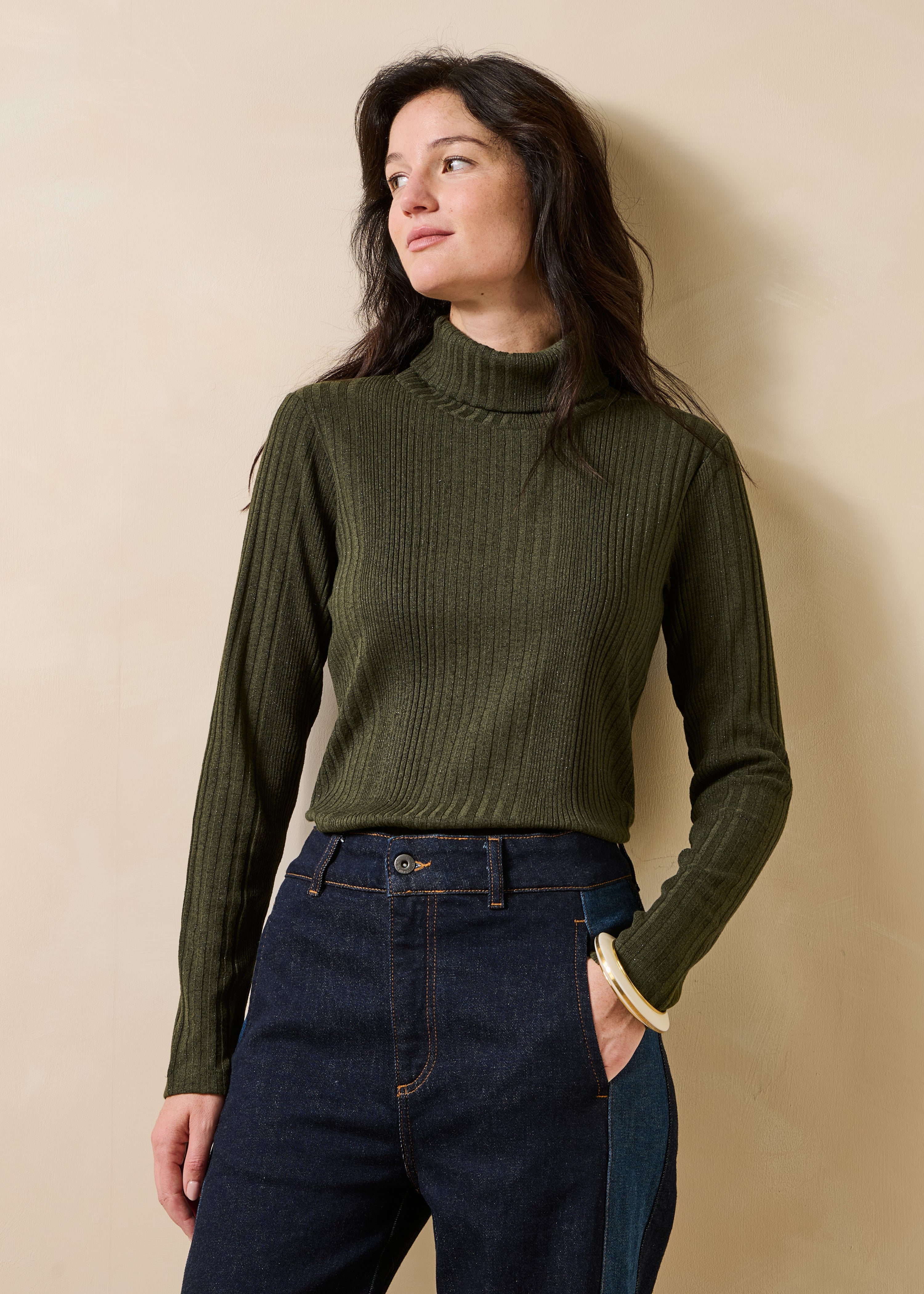 Kaki ribbed knit long-sleeve turtleneck t-shirt