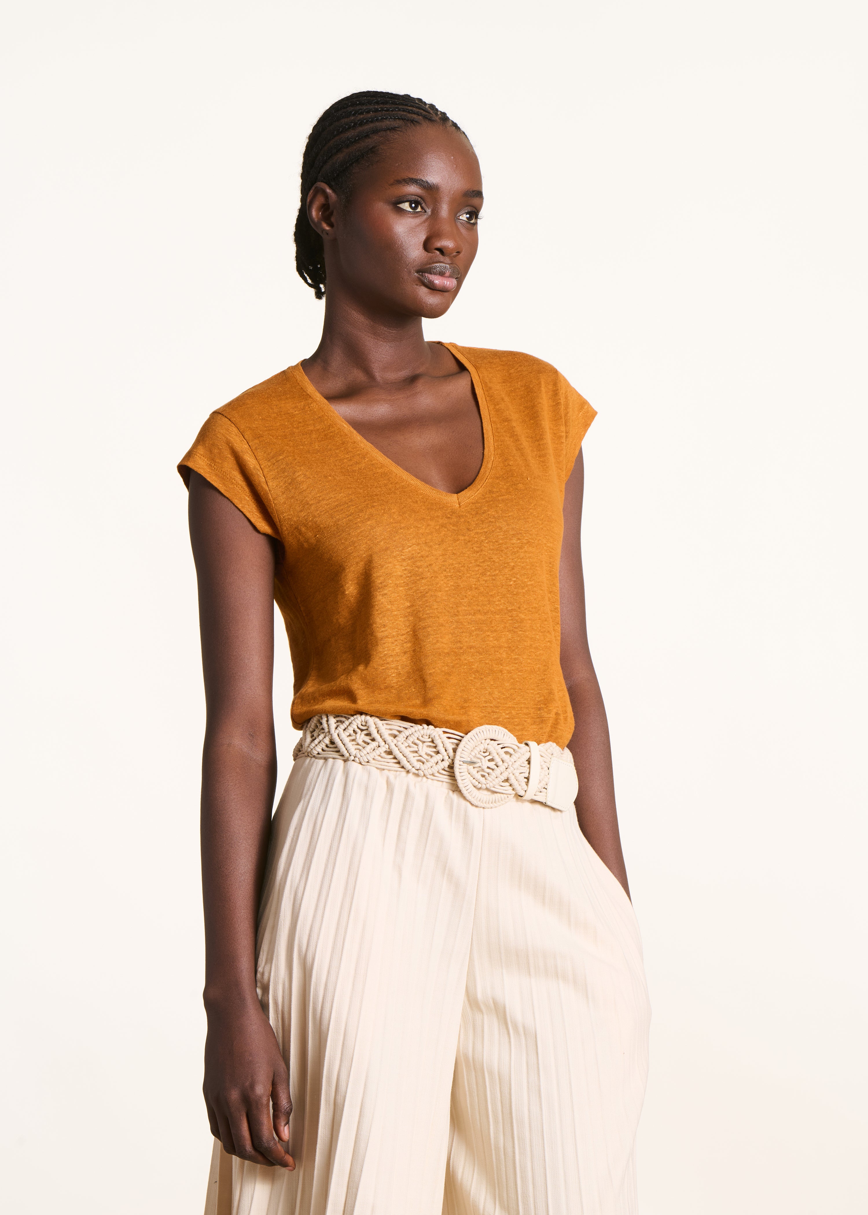 Camiseta ocre de lino manga corta