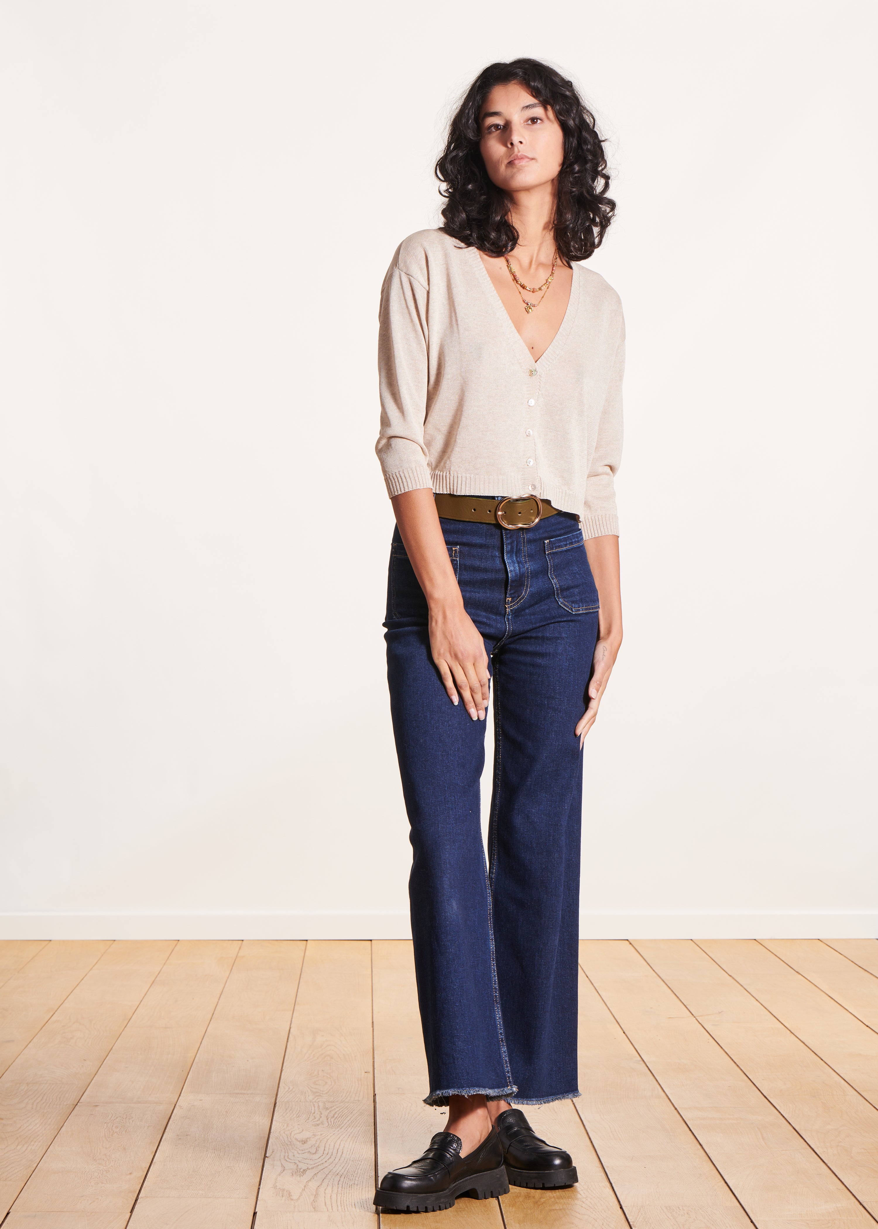 Kort beige vest, lange mouwen, V-hals
