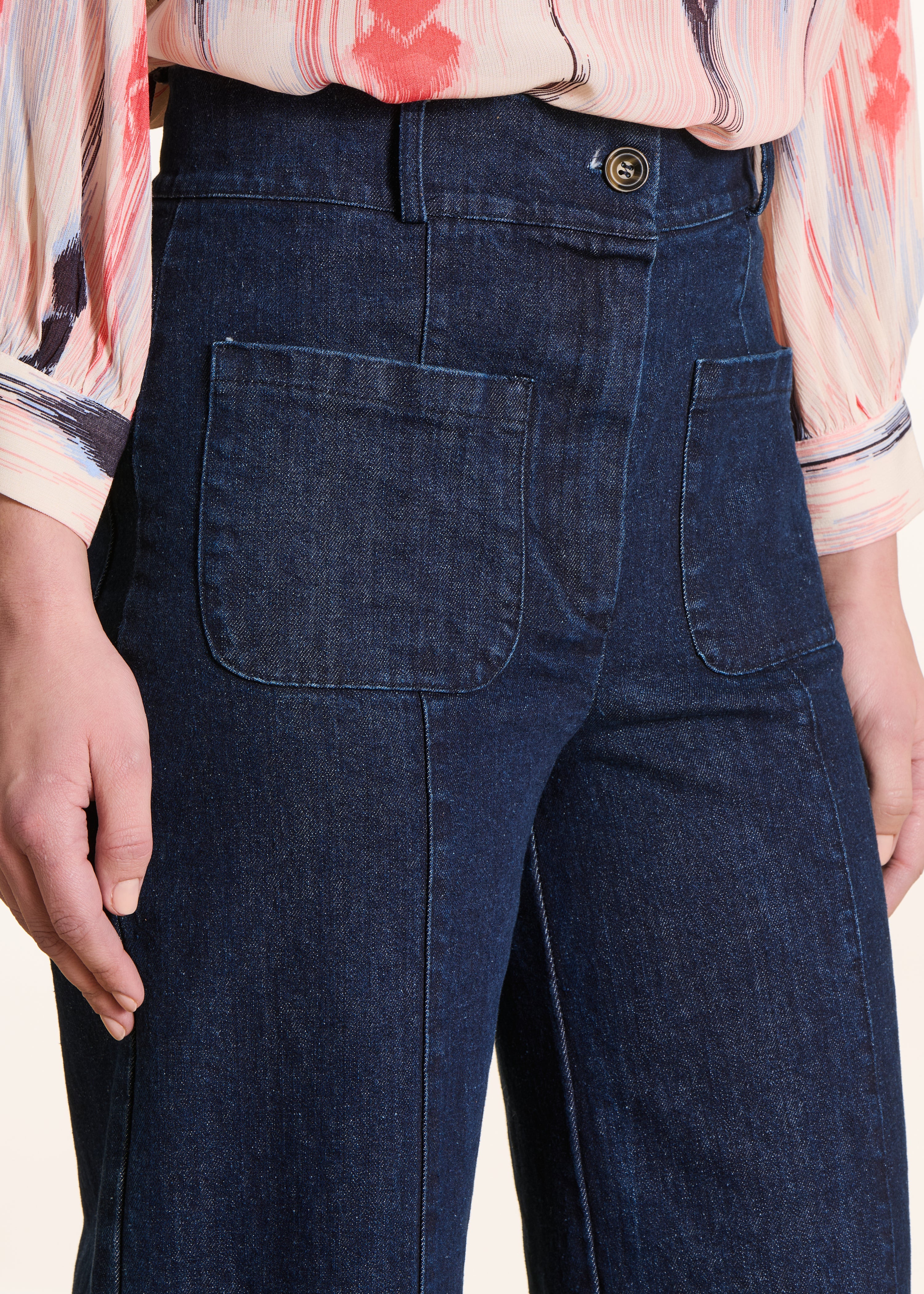High-waisted raw wide-leg jeans