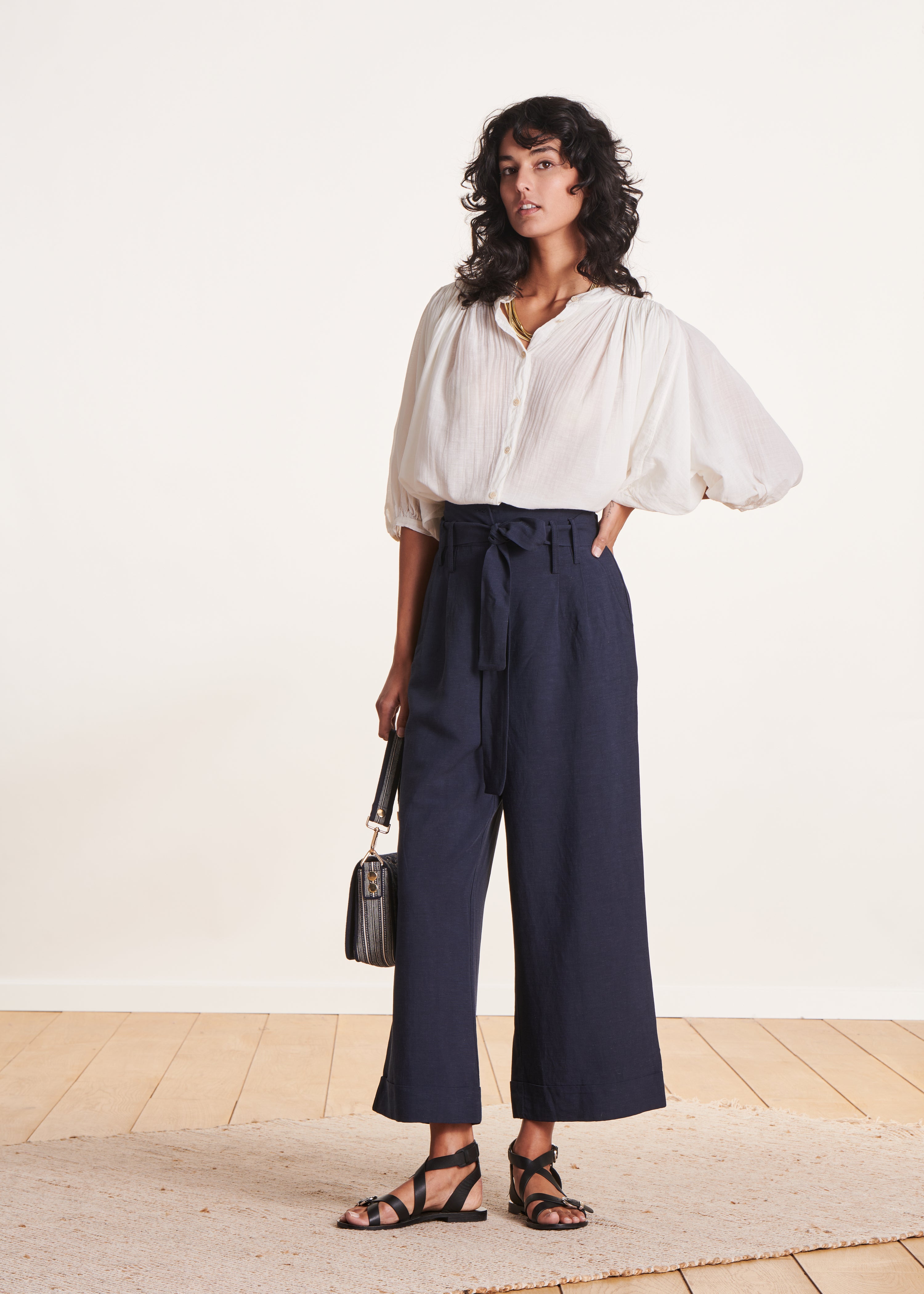 Pantalon large bleu foncé habillé à taille haute