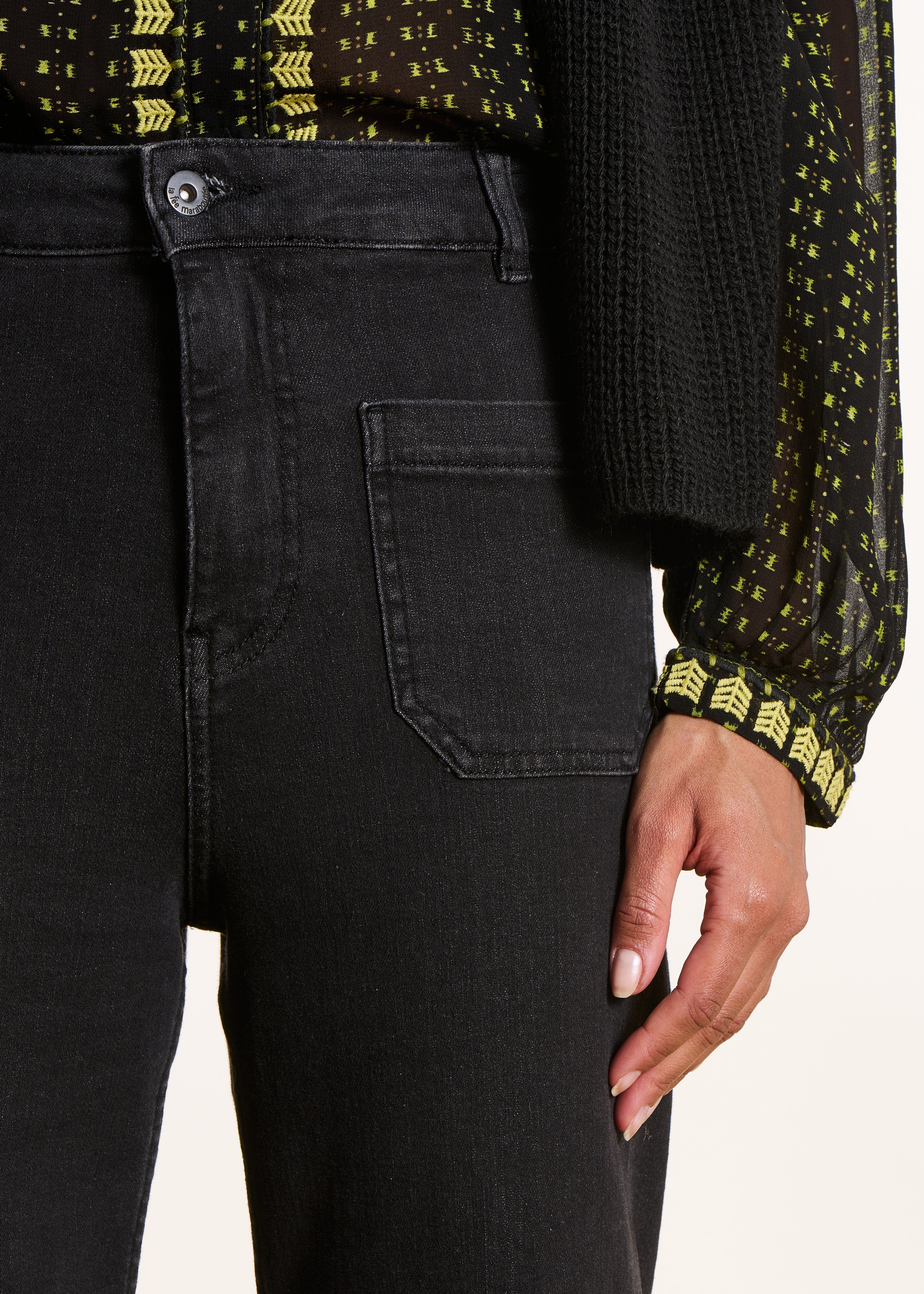 black high-waisted flare jeans in organic cotton