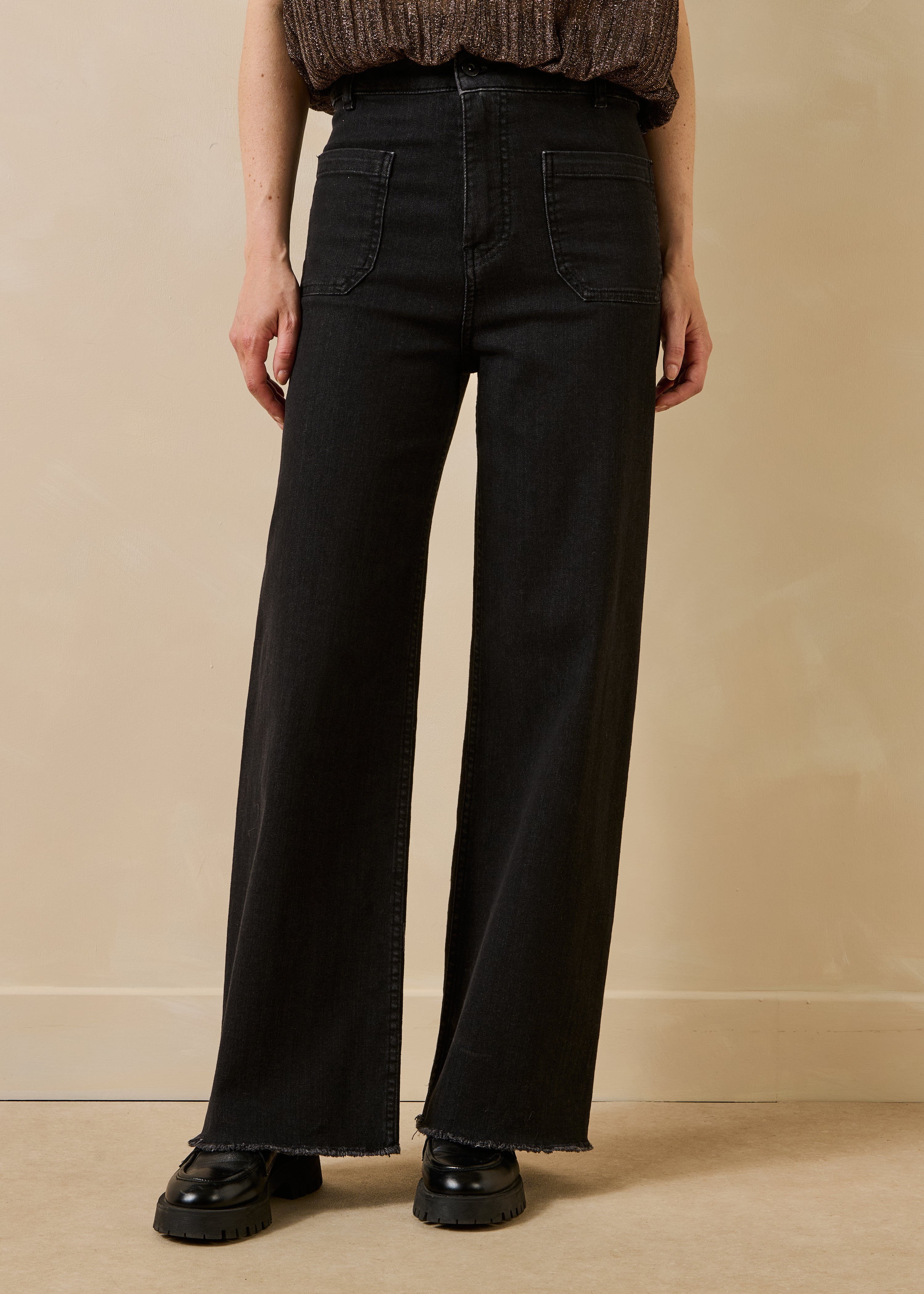 Black high-waisted flare jeans in organic cotton