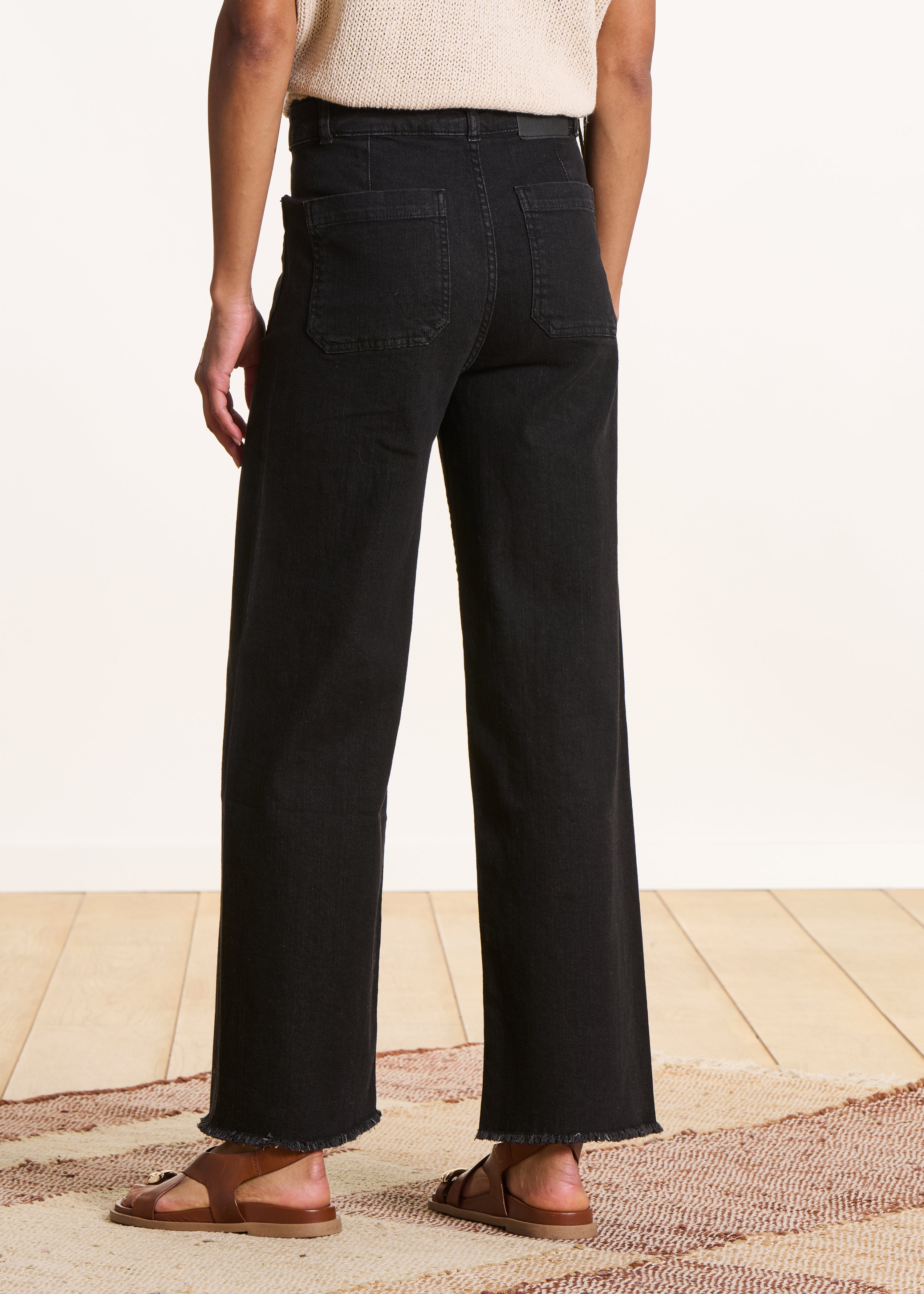 Black high-waisted flare jeans in organic cotton