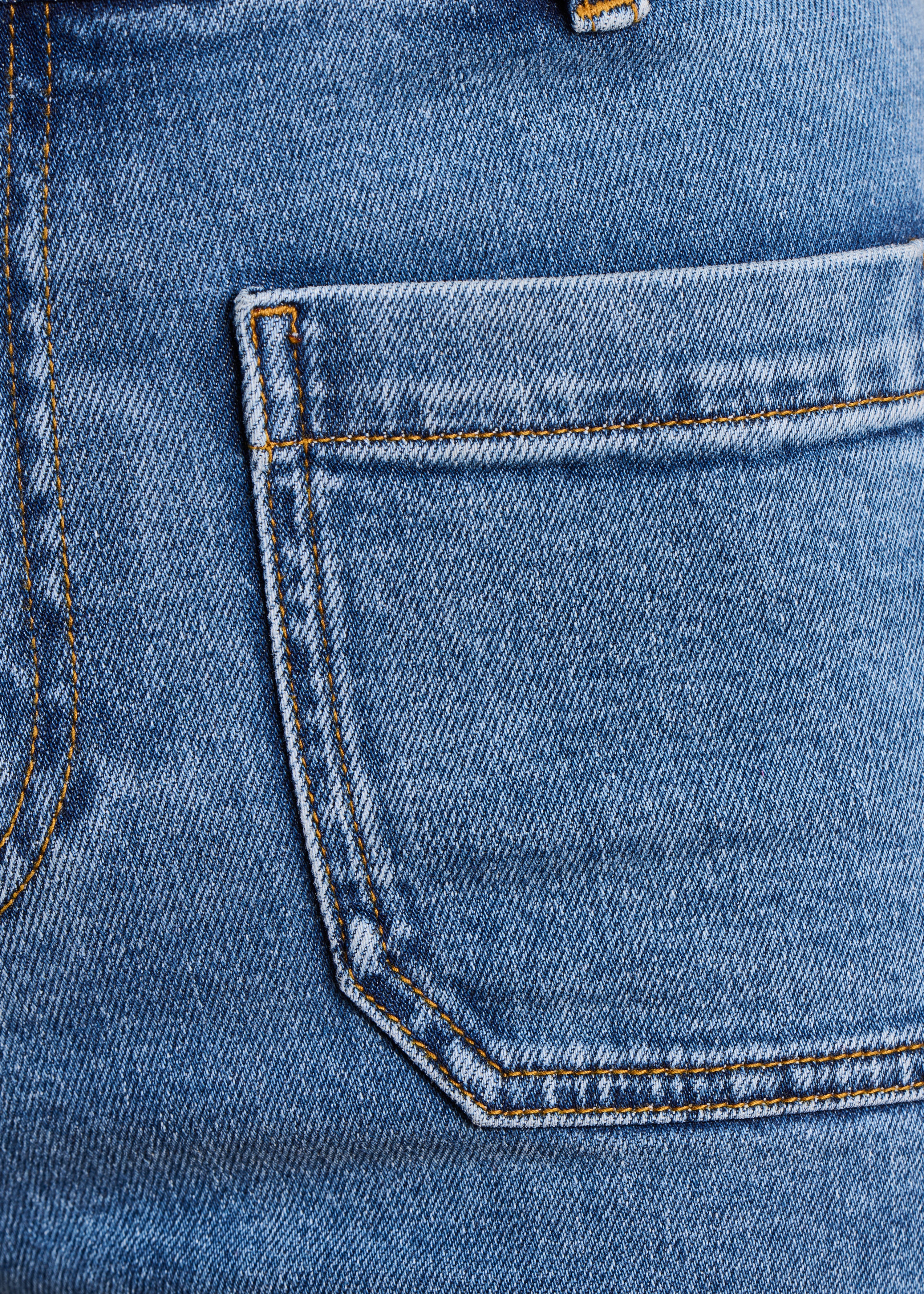 High-waisted light flare jeans in organic cotton