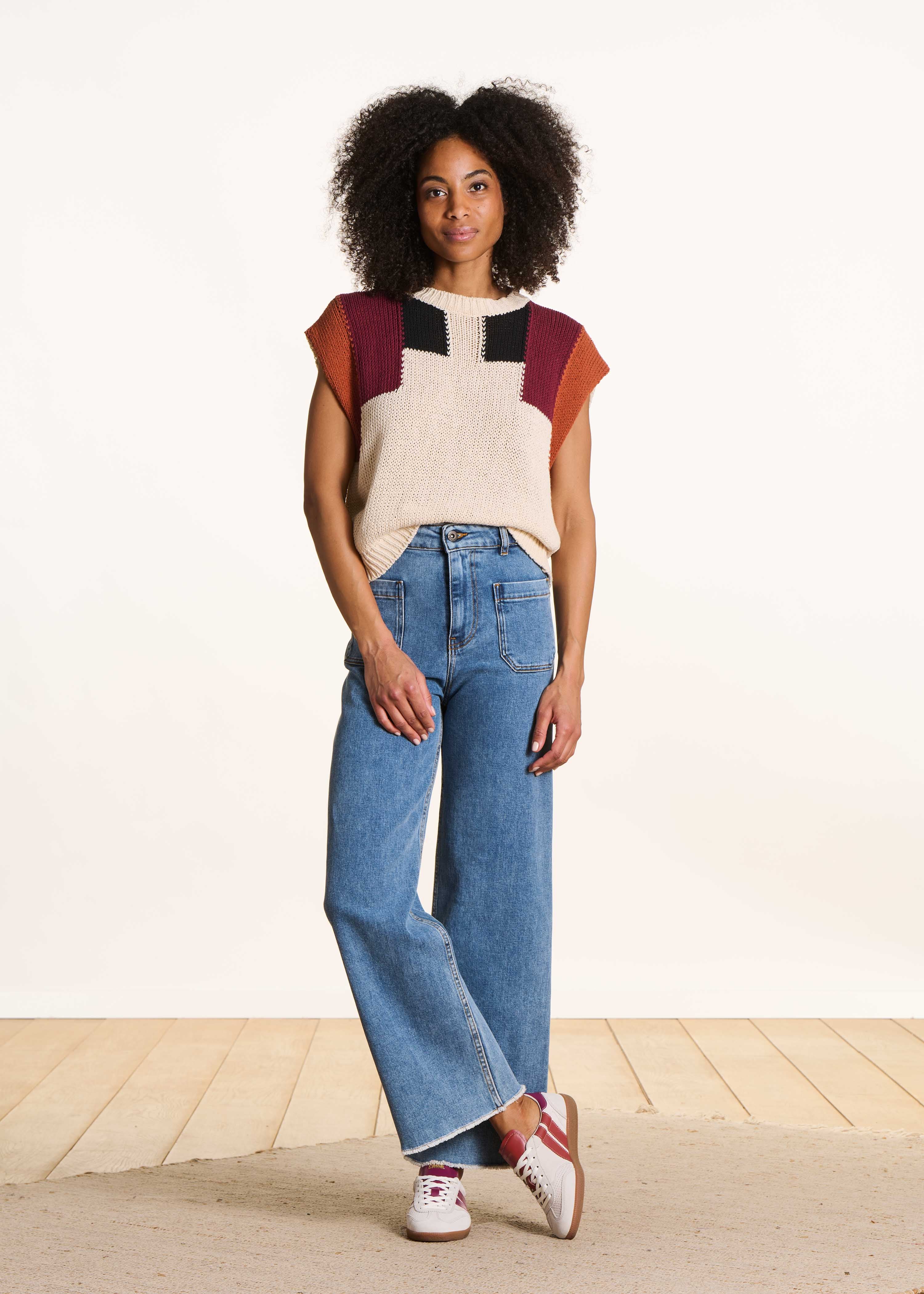 High-waisted light flare jeans in organic cotton