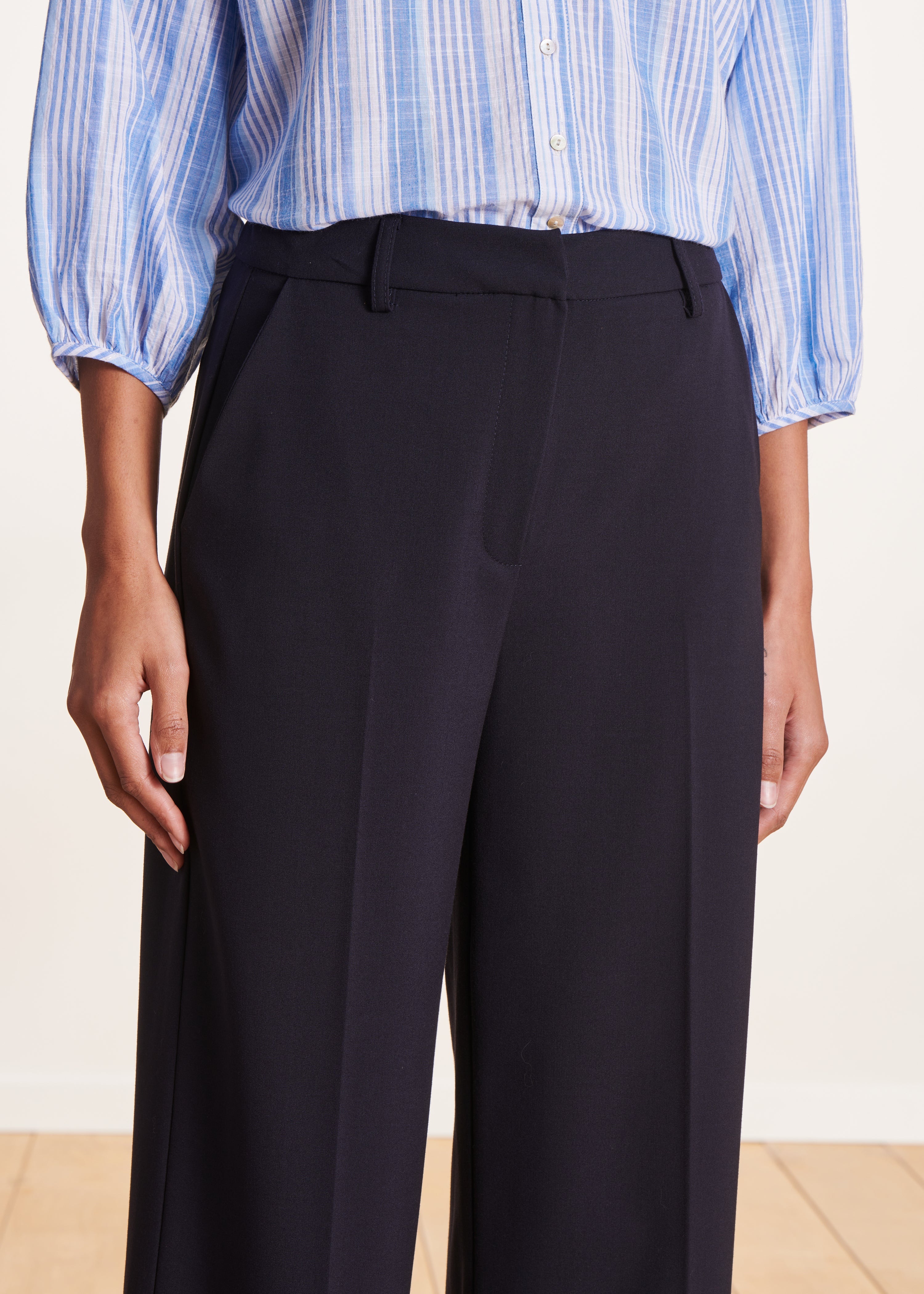 Pantalon bleu foncé 7/8ème droit et large