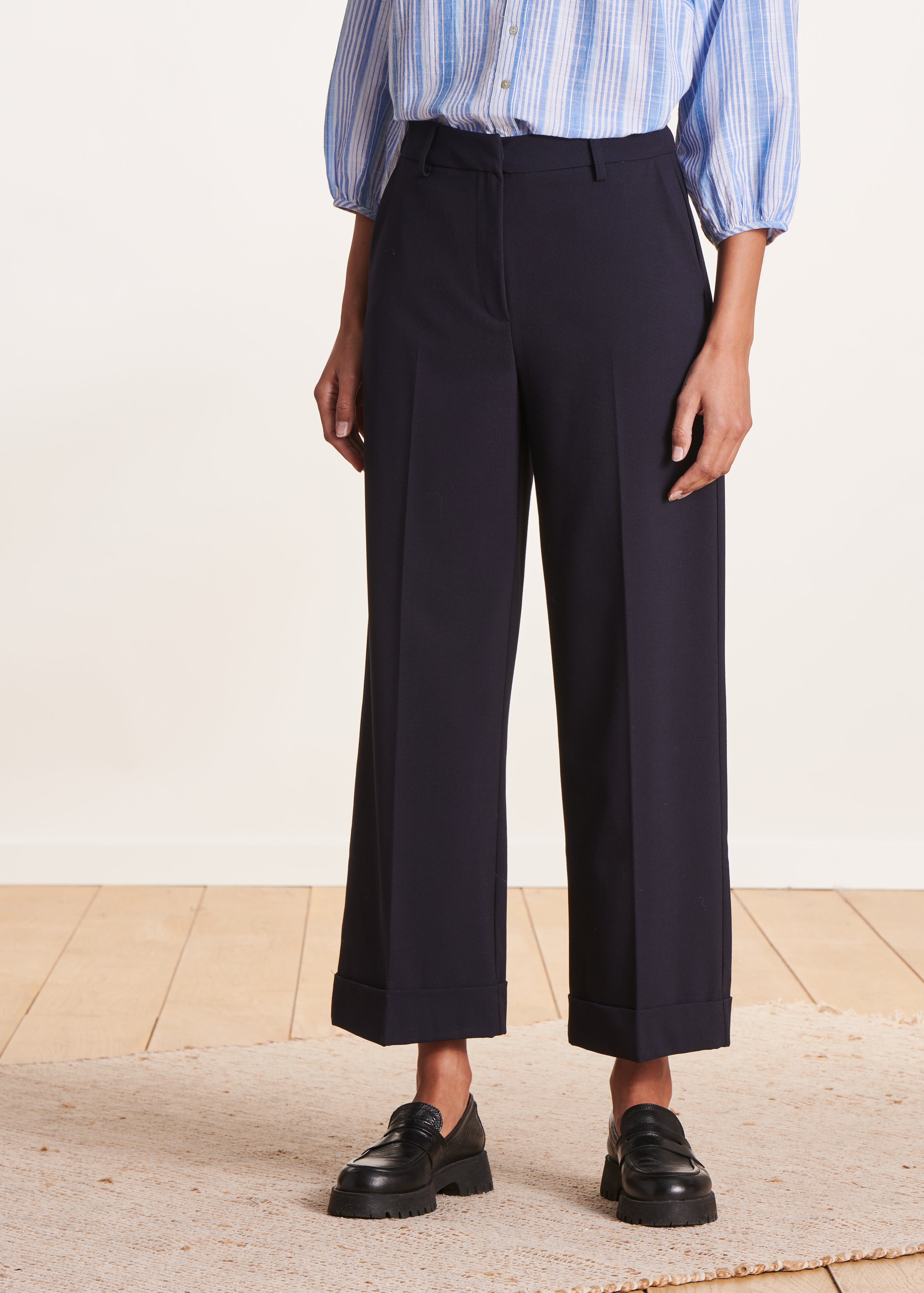 Pantalon bleu foncé 7/8ème droit et large