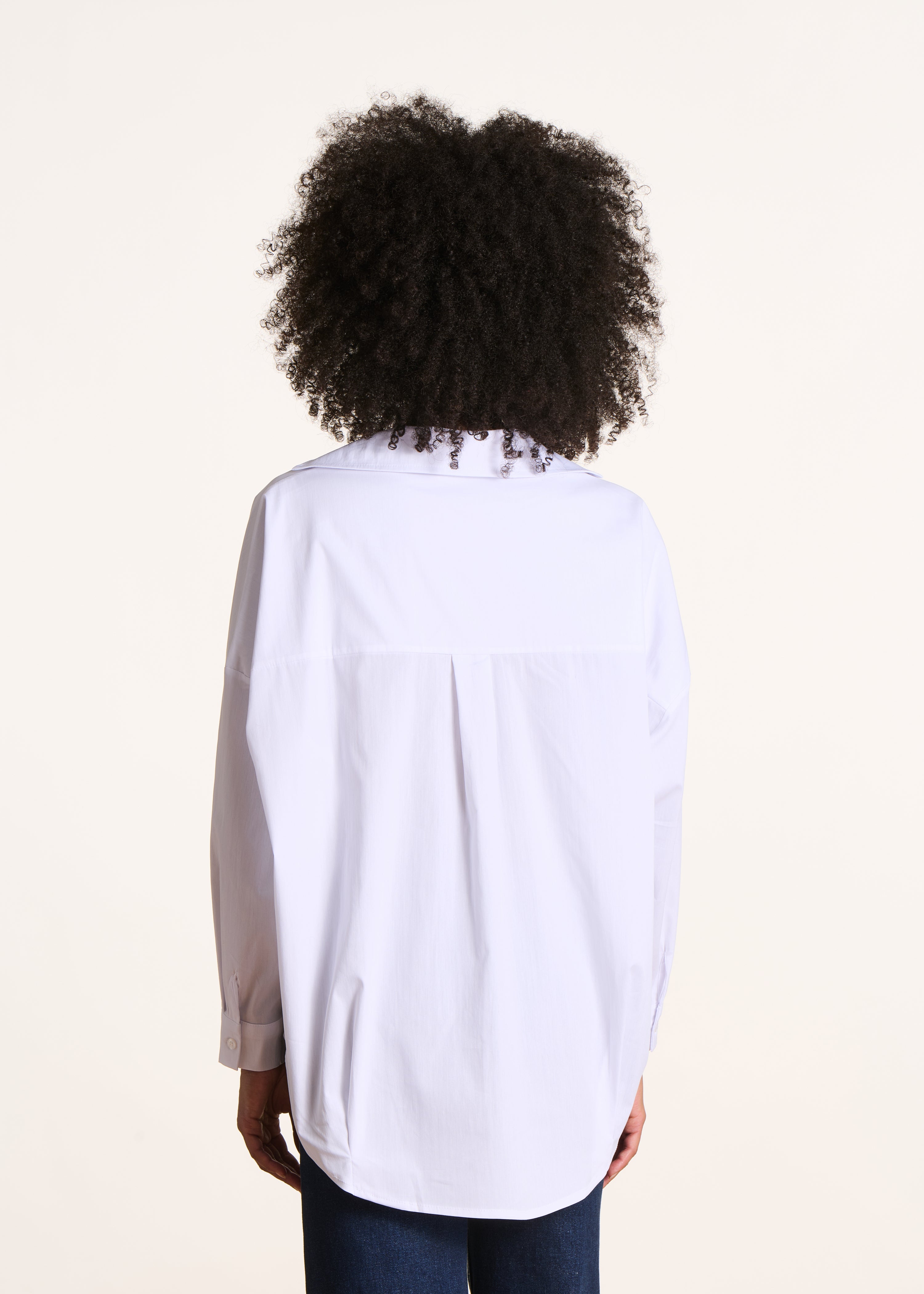 Loose white blouse in cotton poplin