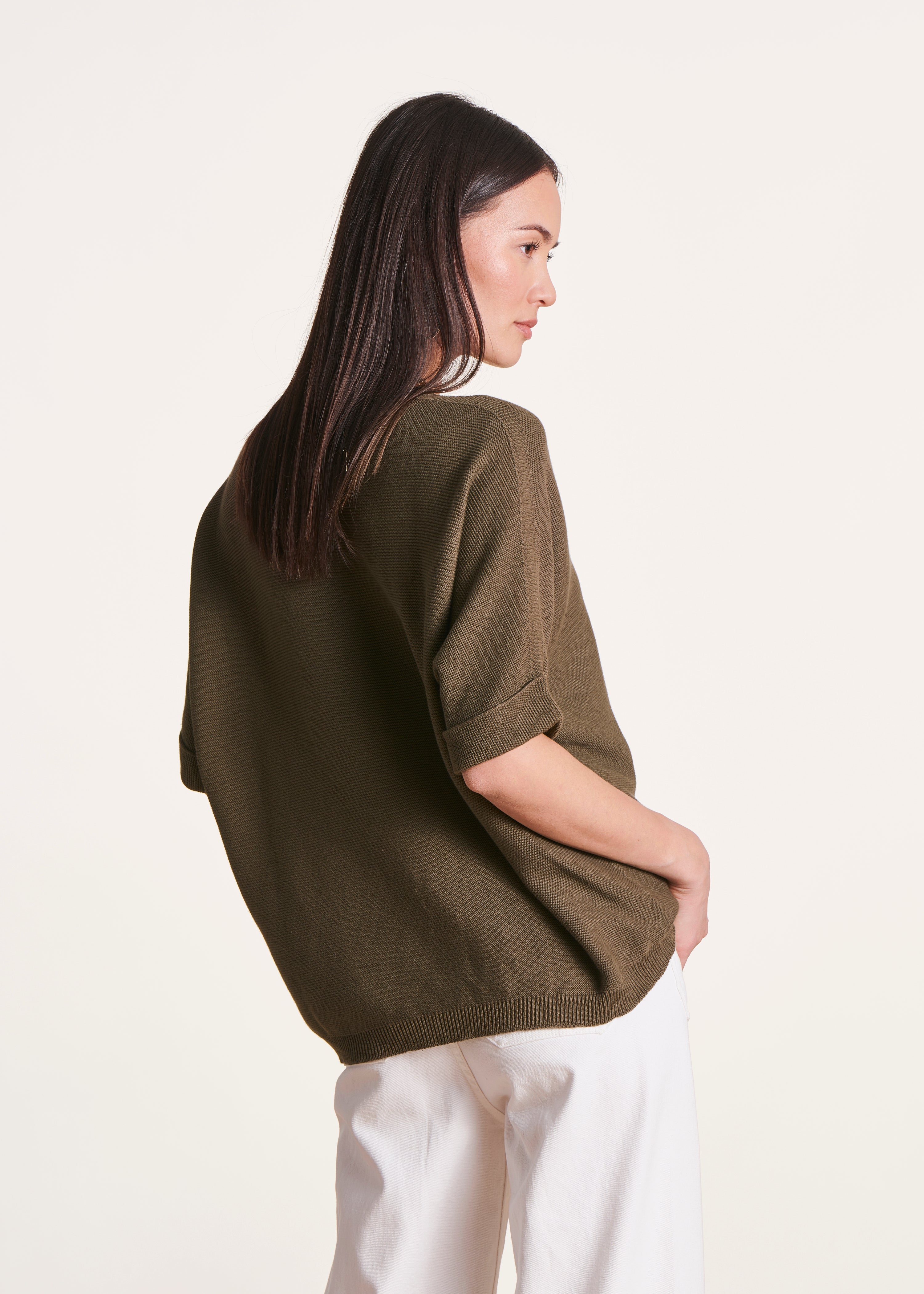 Pull kaki manches courtes col V