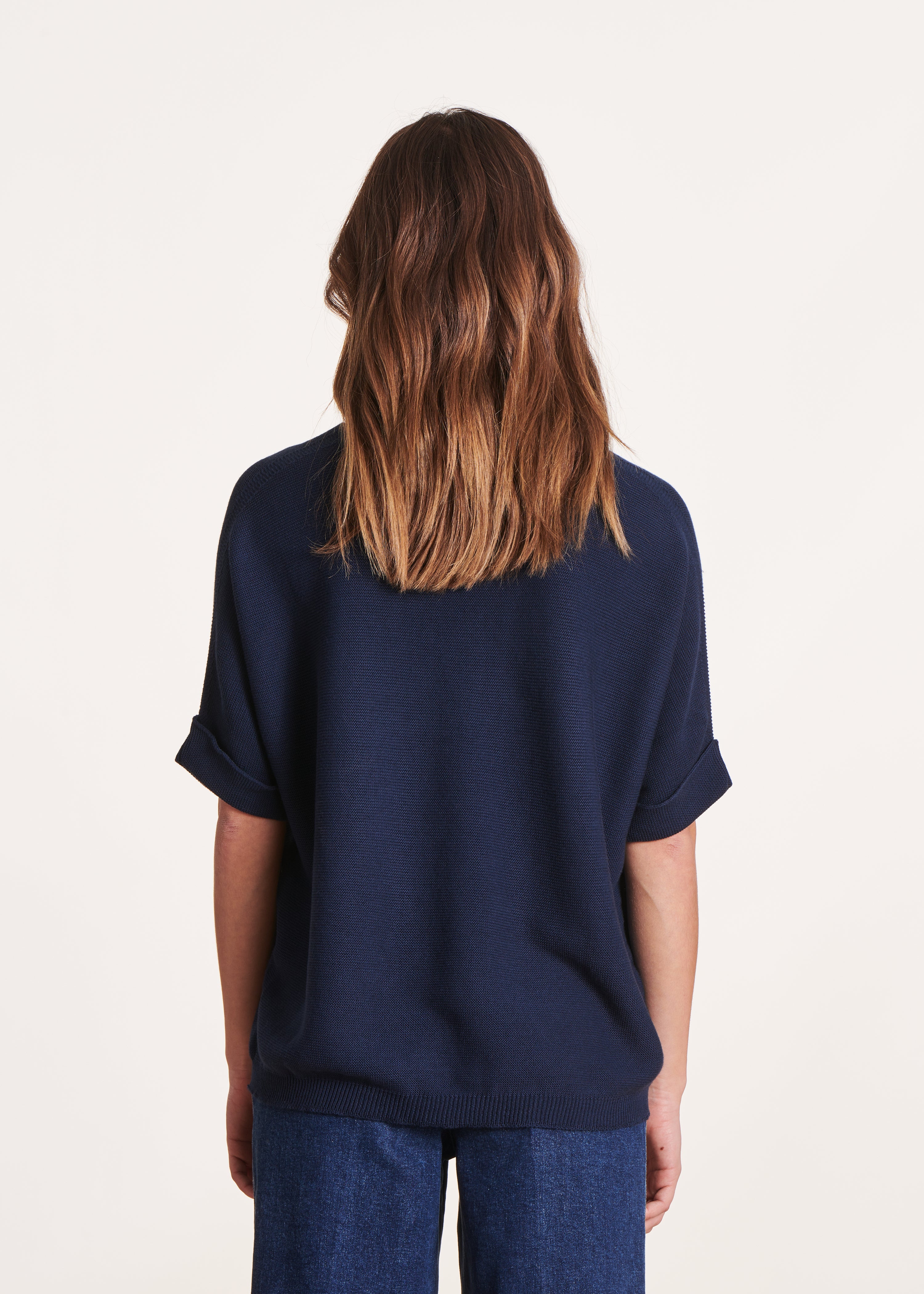 Navy blue short-sleeved V-neck sweater