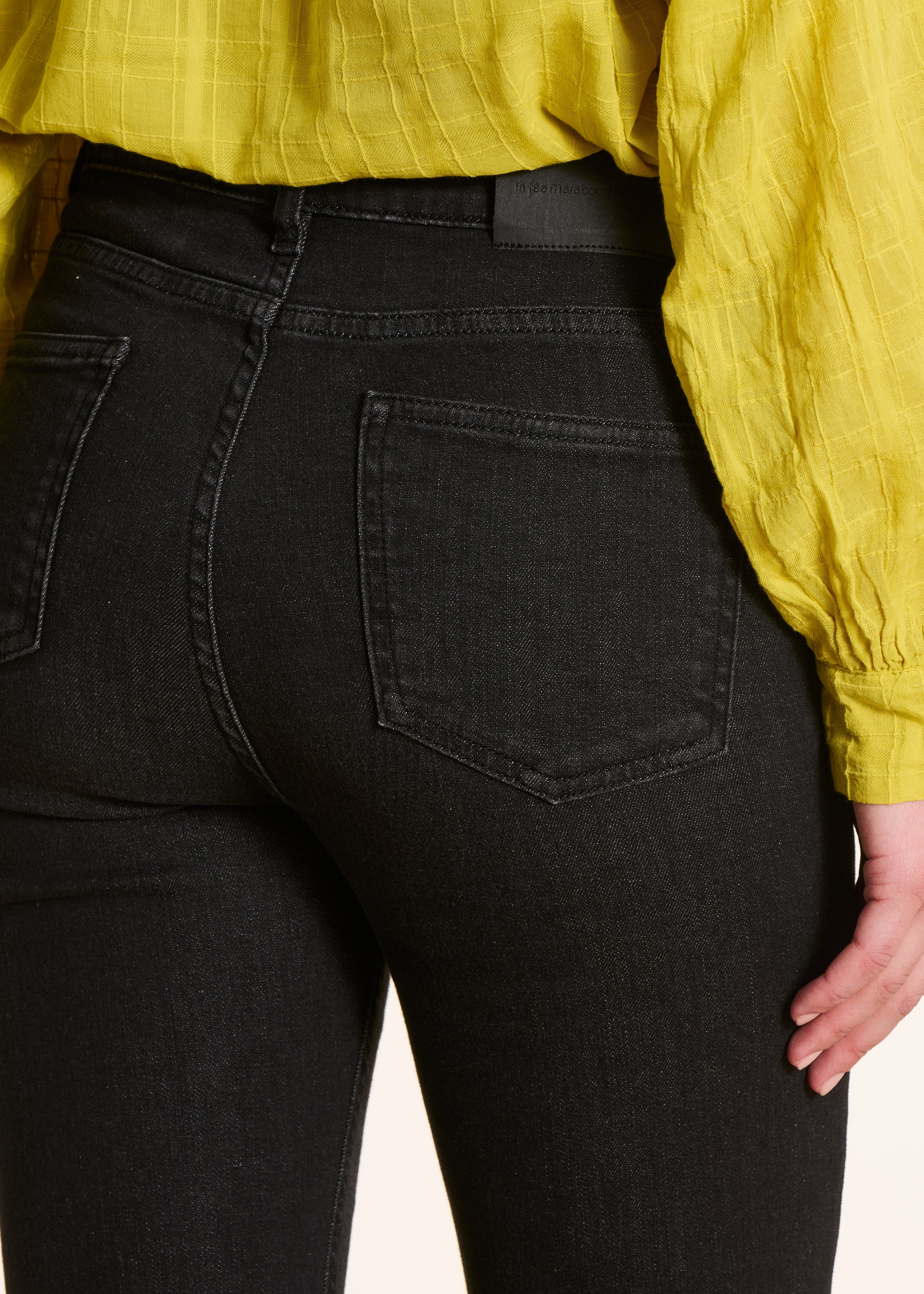 black cropped jeans in organic cotton