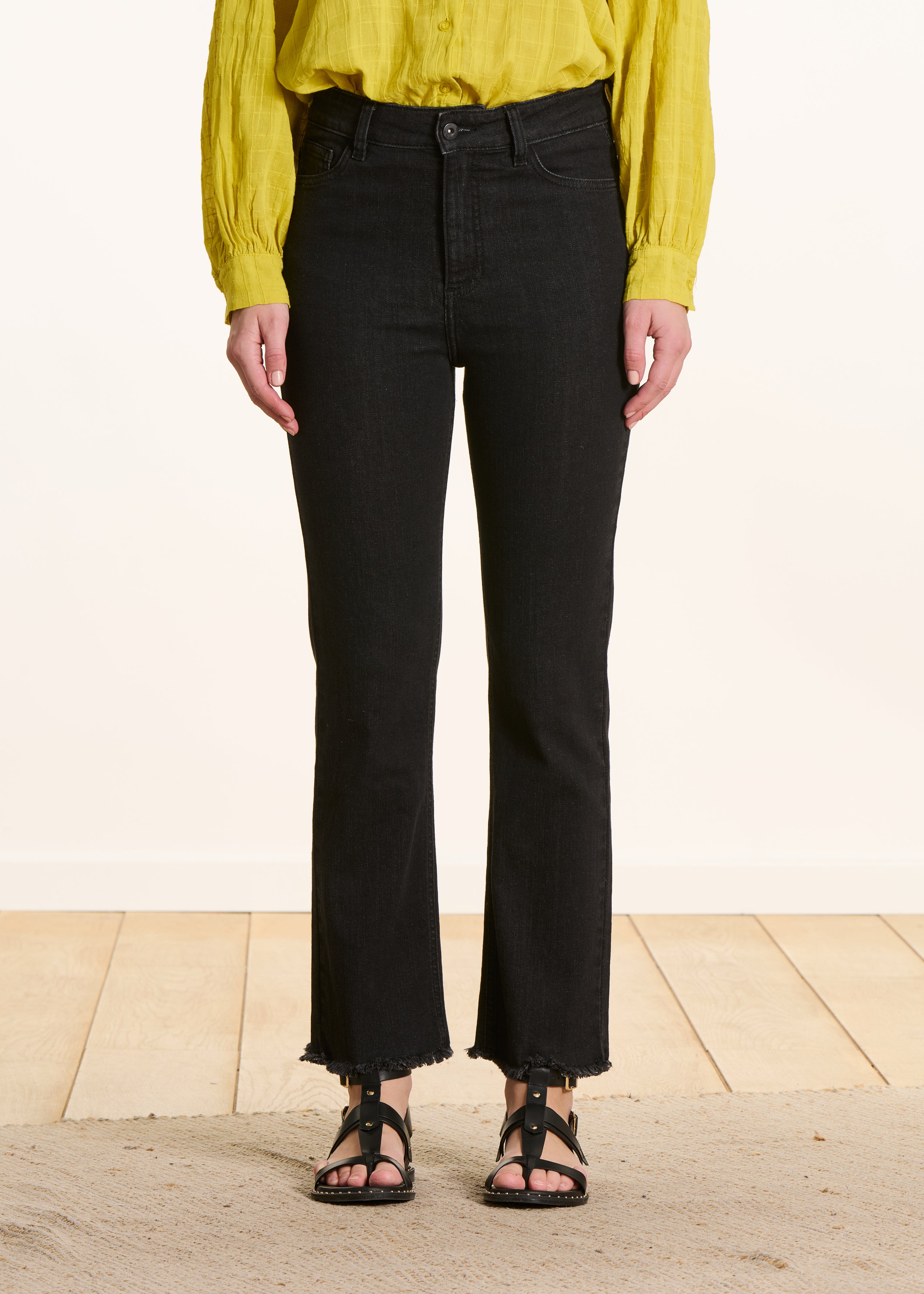 black cropped jeans in organic cotton