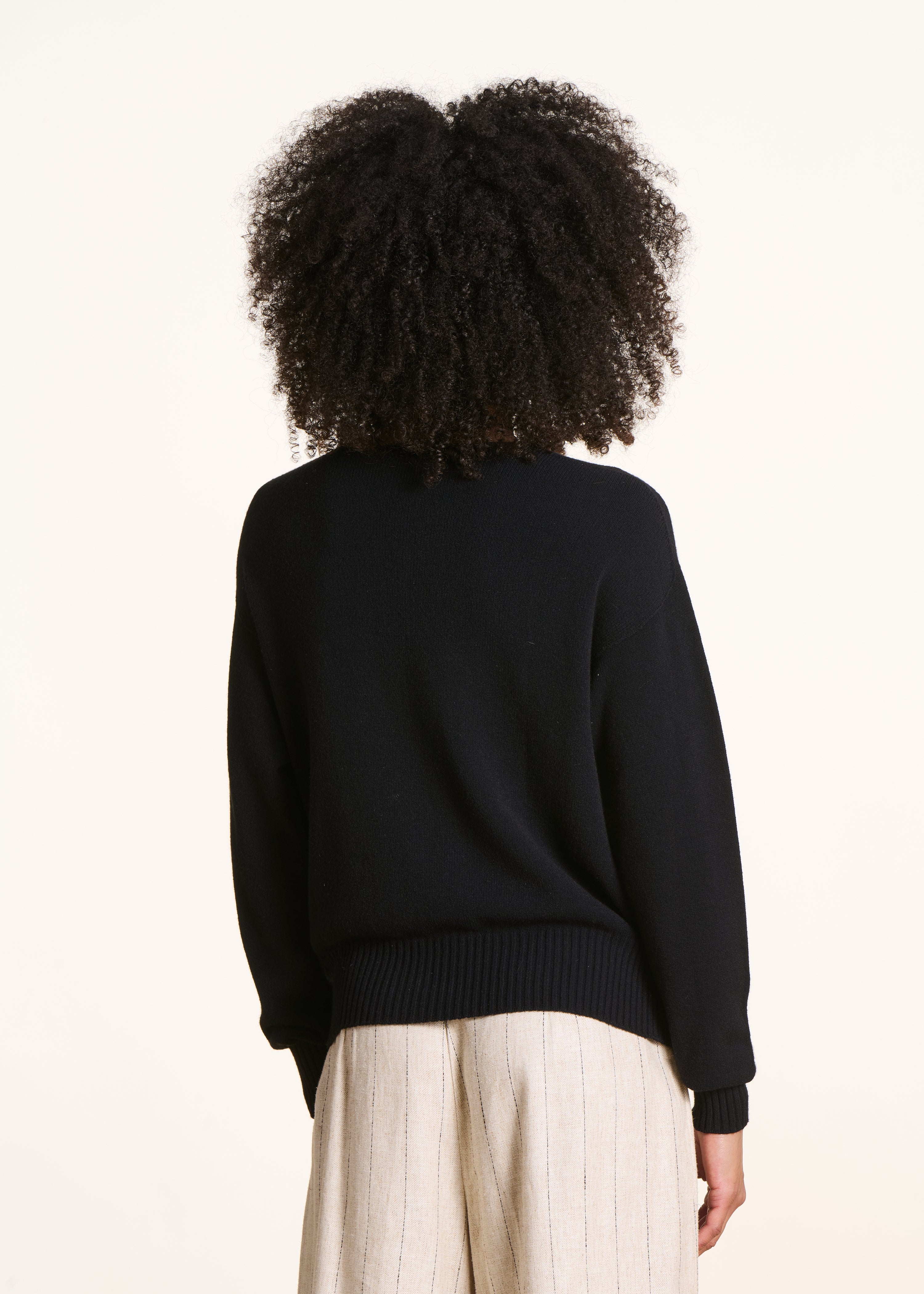 Straight black V-neck jumper