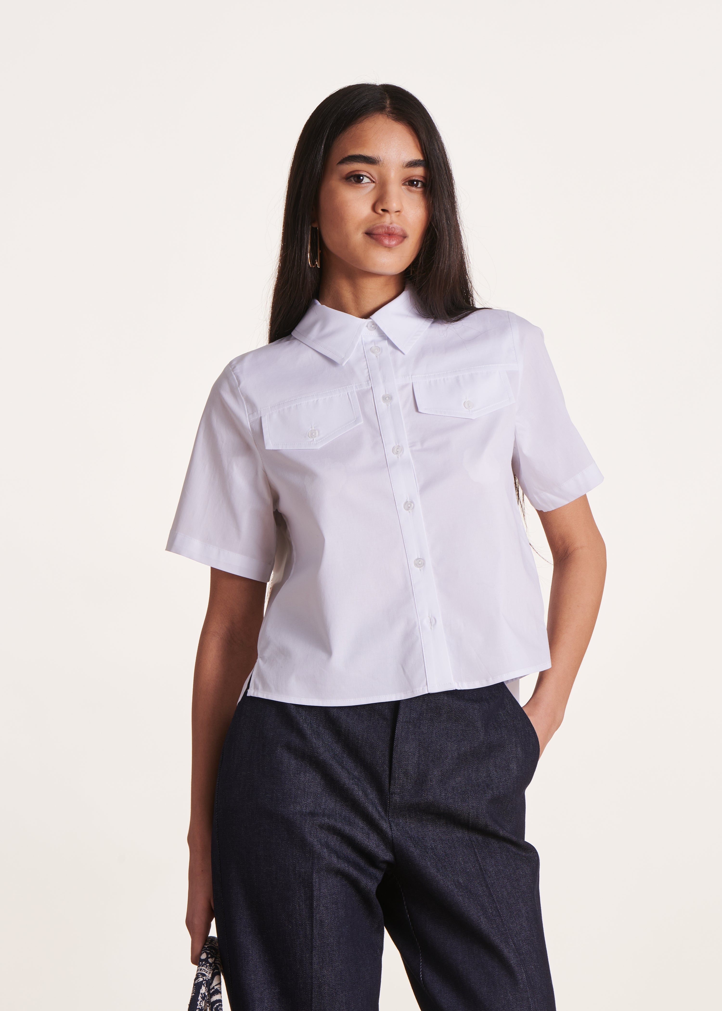 Camisa blanca corta en popelina de algodón