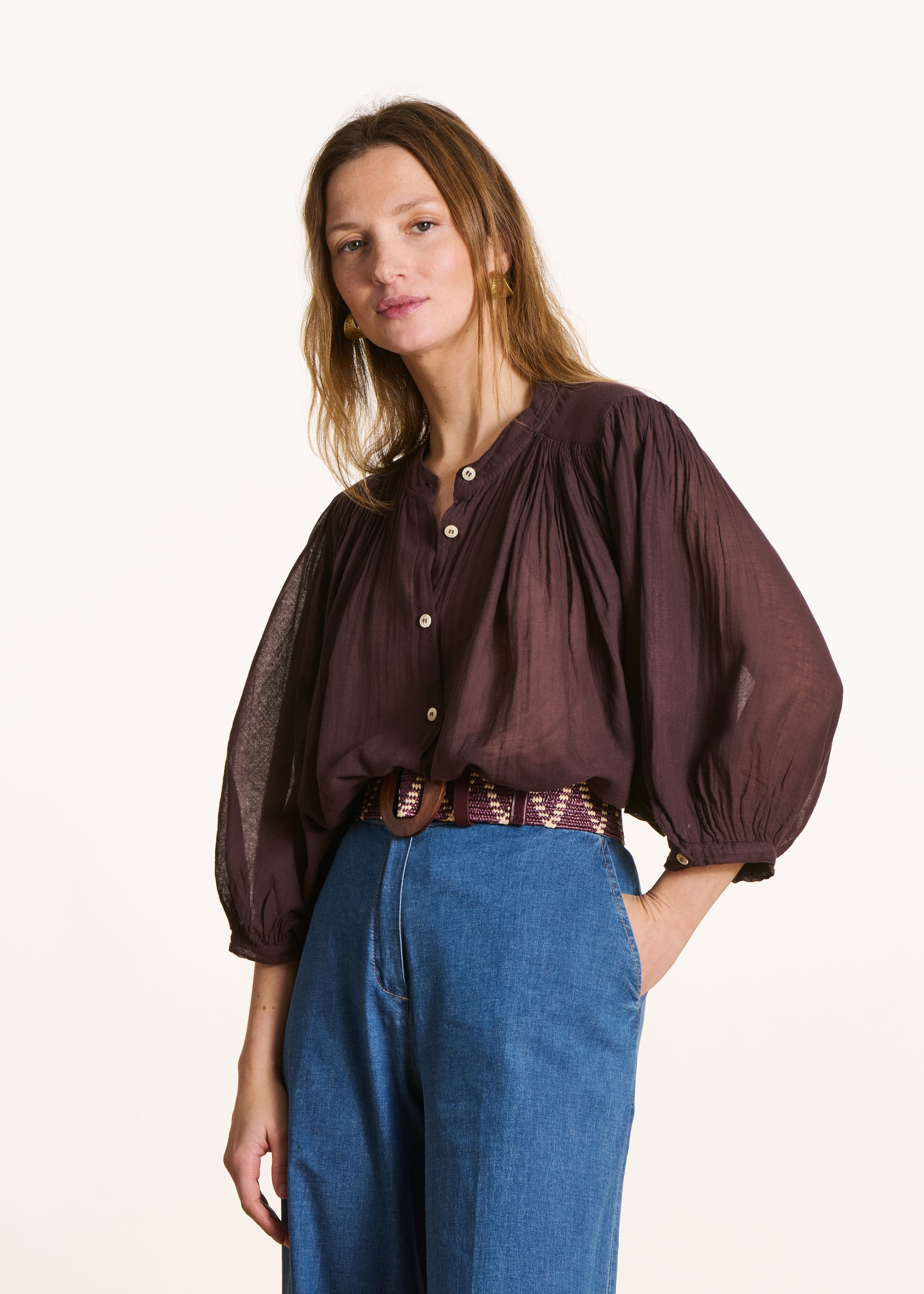 Chemise marron en voile de coton fluide