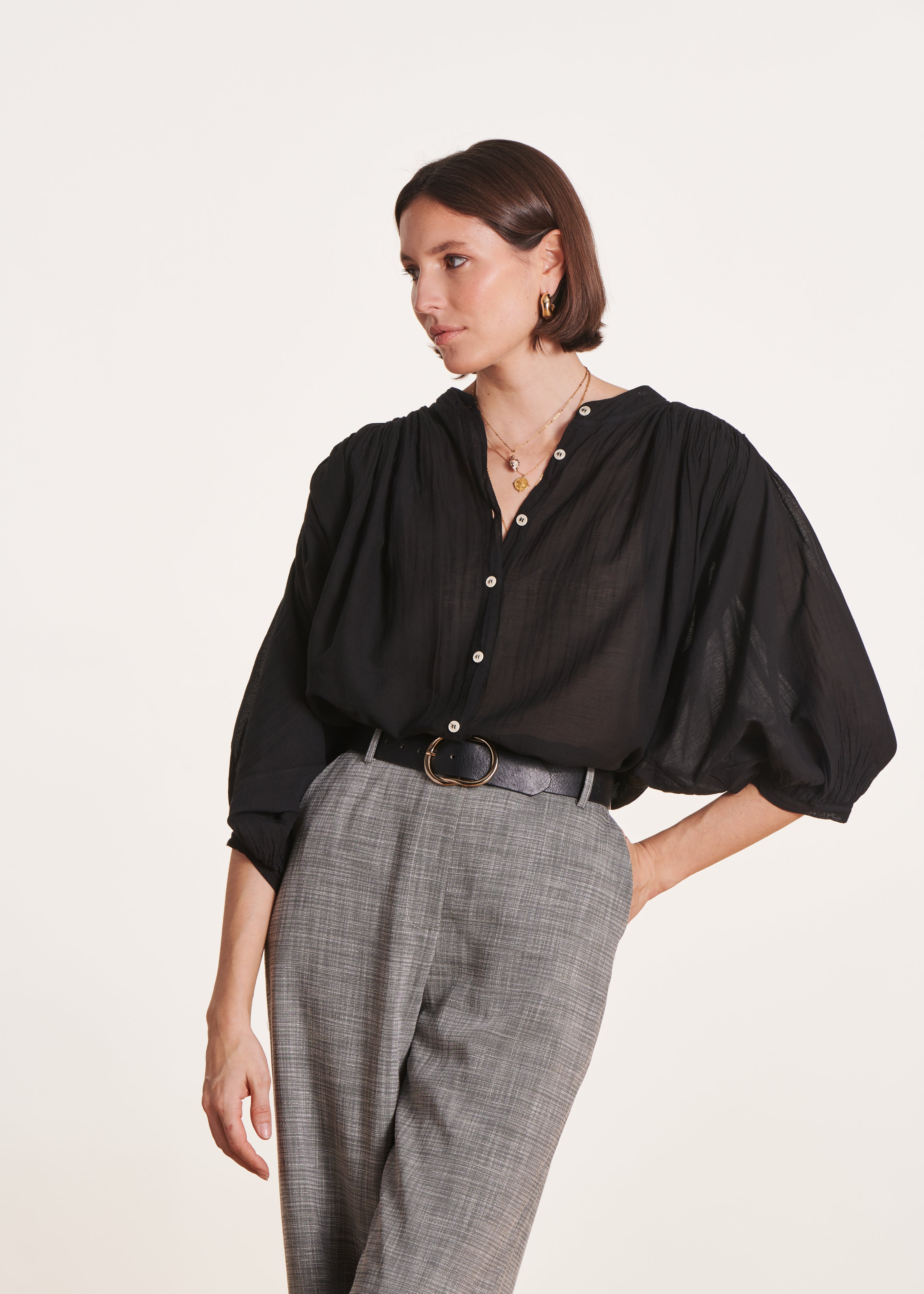 Chemisier noir en voile de coton fluide