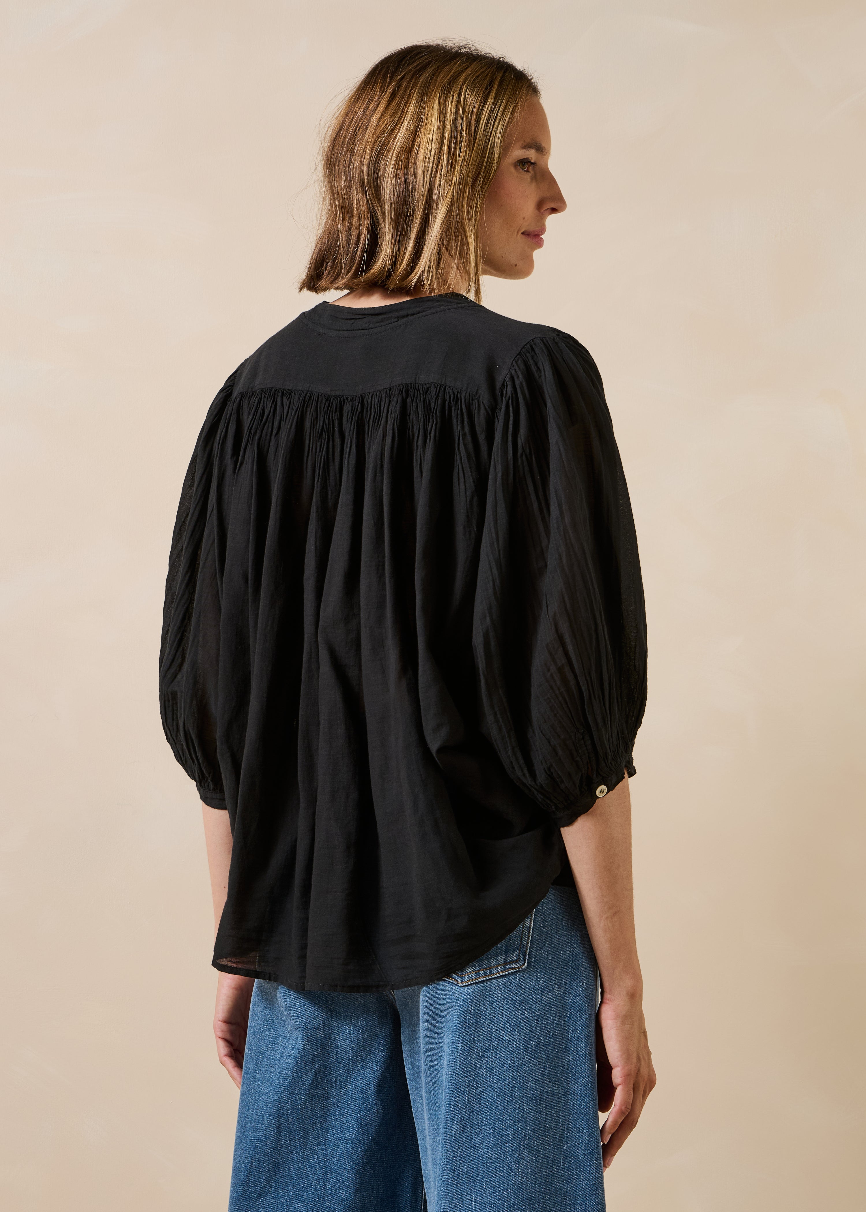 Chemisier noir en voile de coton fluide