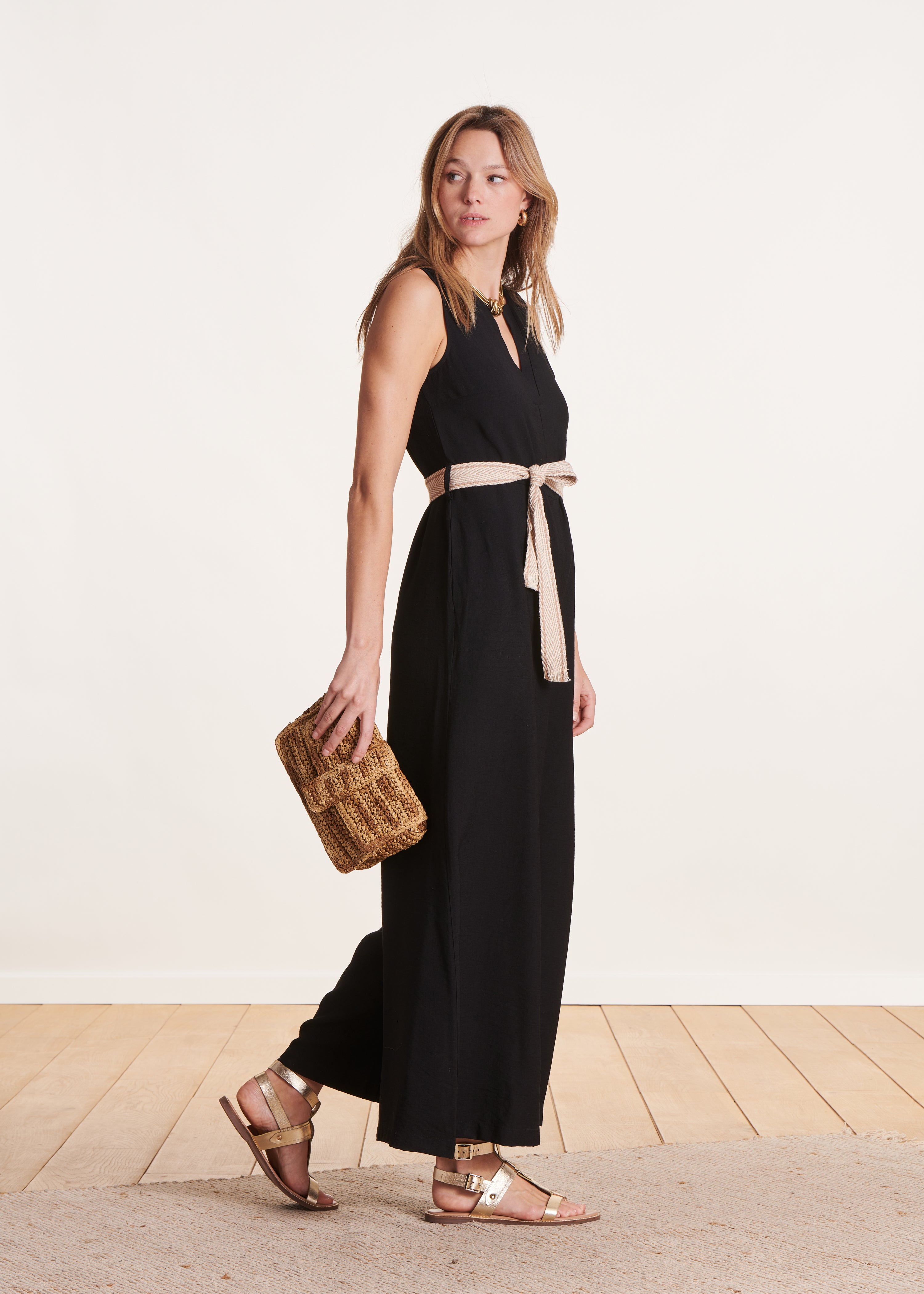 Schwarzer, ärmelloser, fließender Jacquard-Jumpsuit