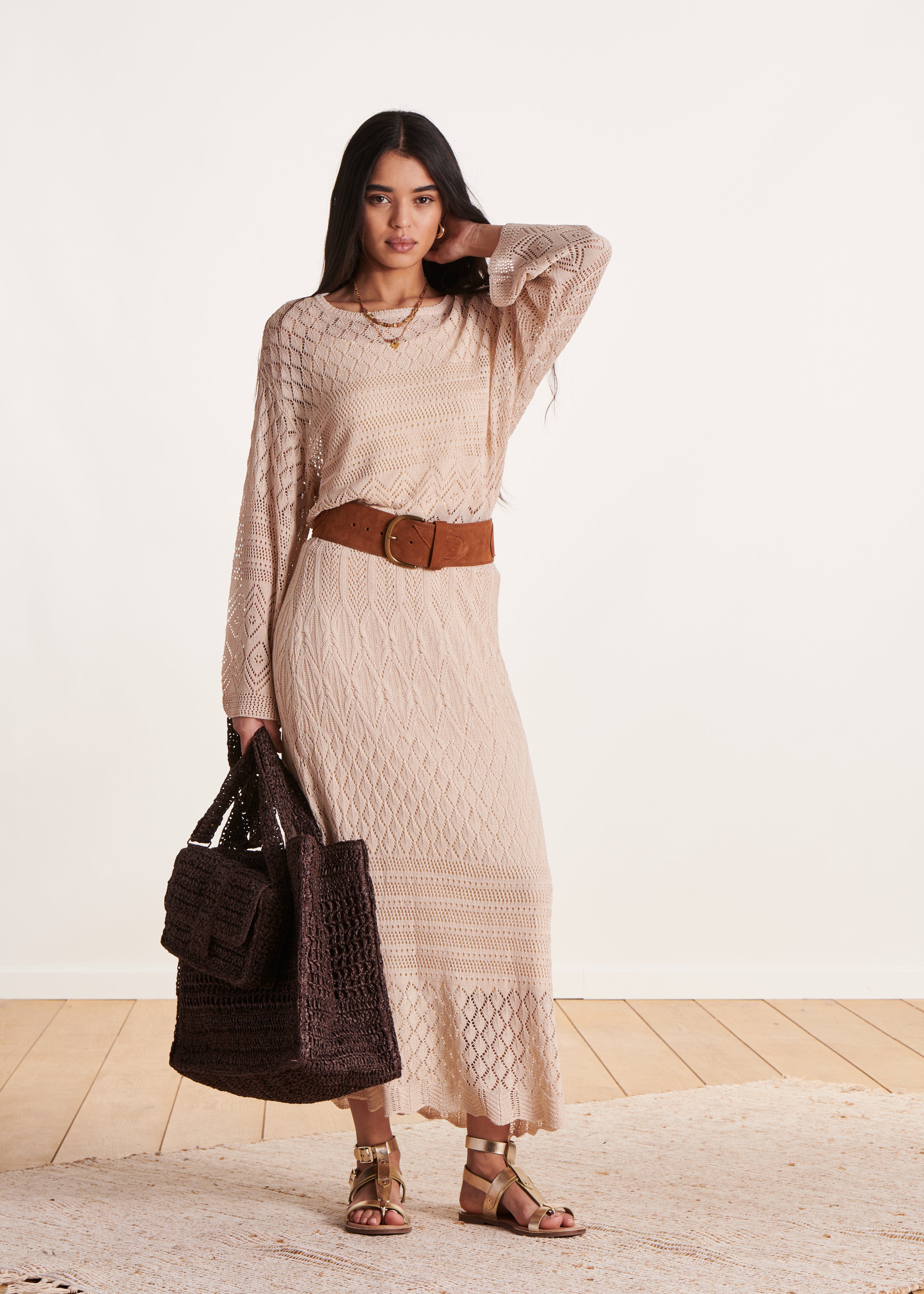 Jupe beige mi-longue en maille crochet