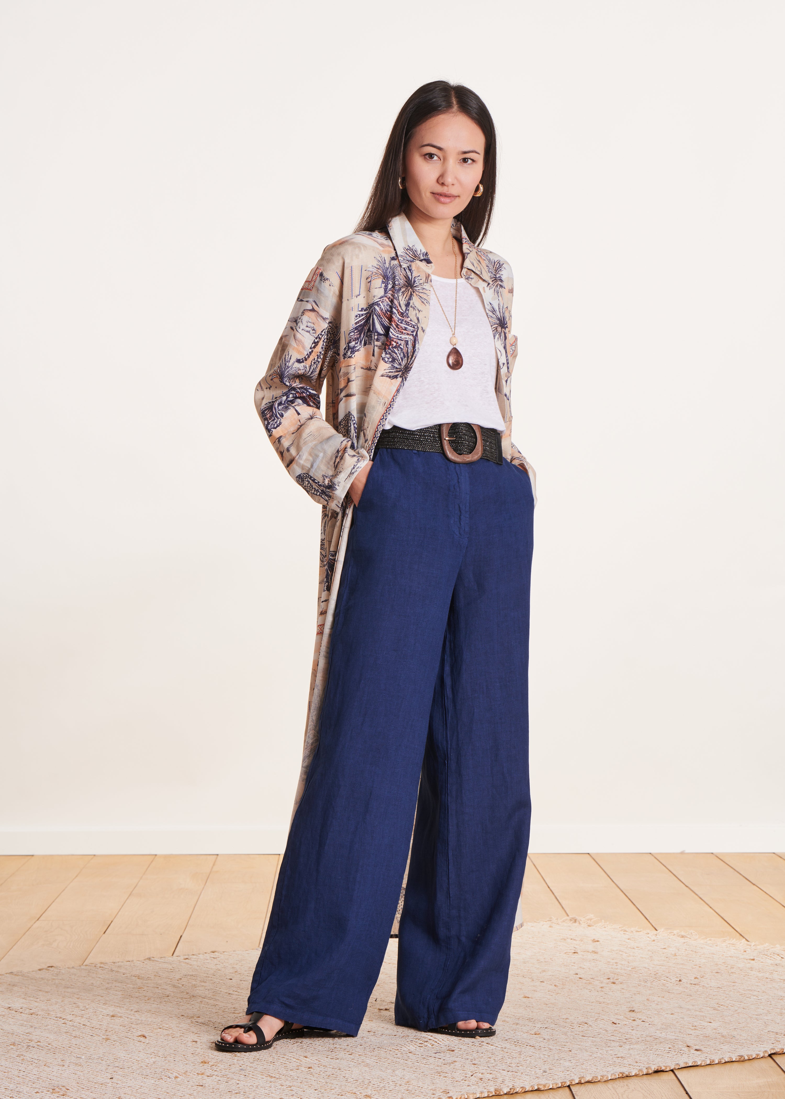 Pantalon droit et large bleu marine en lin taille haute
