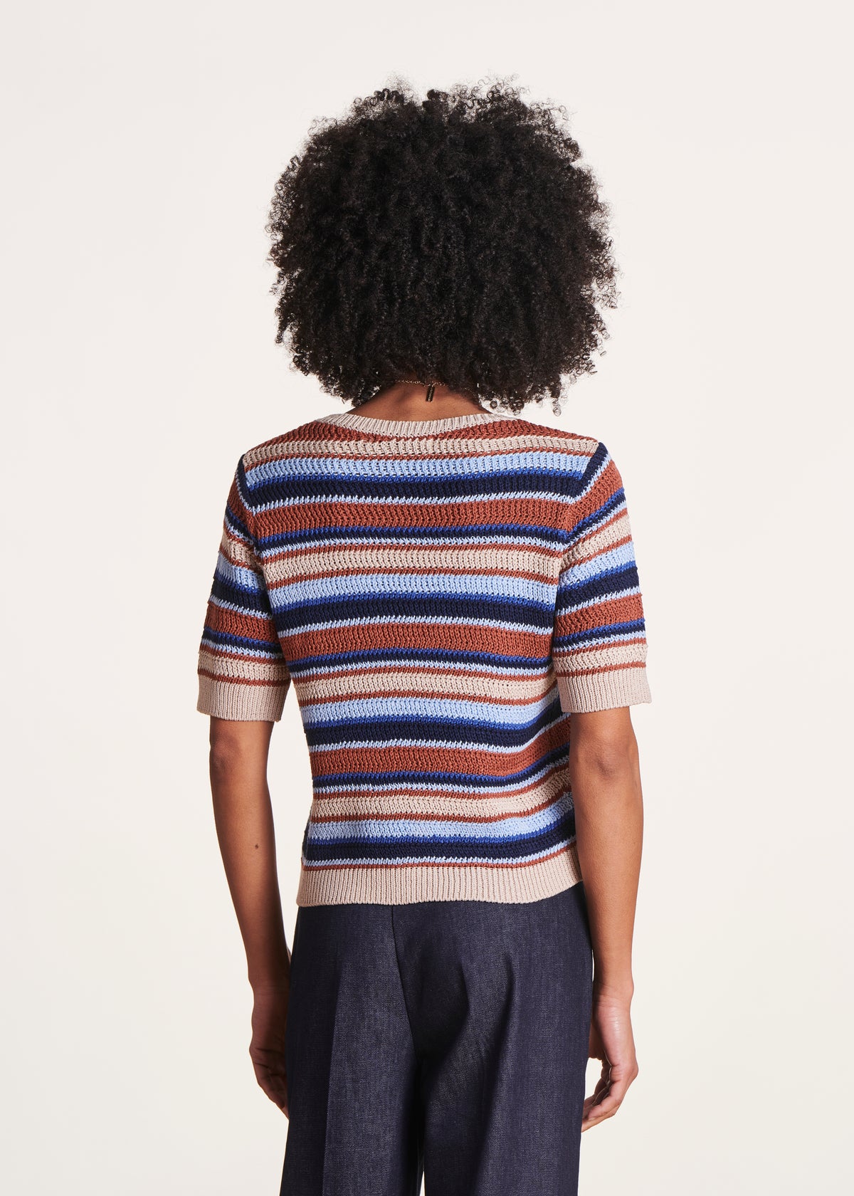Pull multicolore à rayures manches courtes et col rond