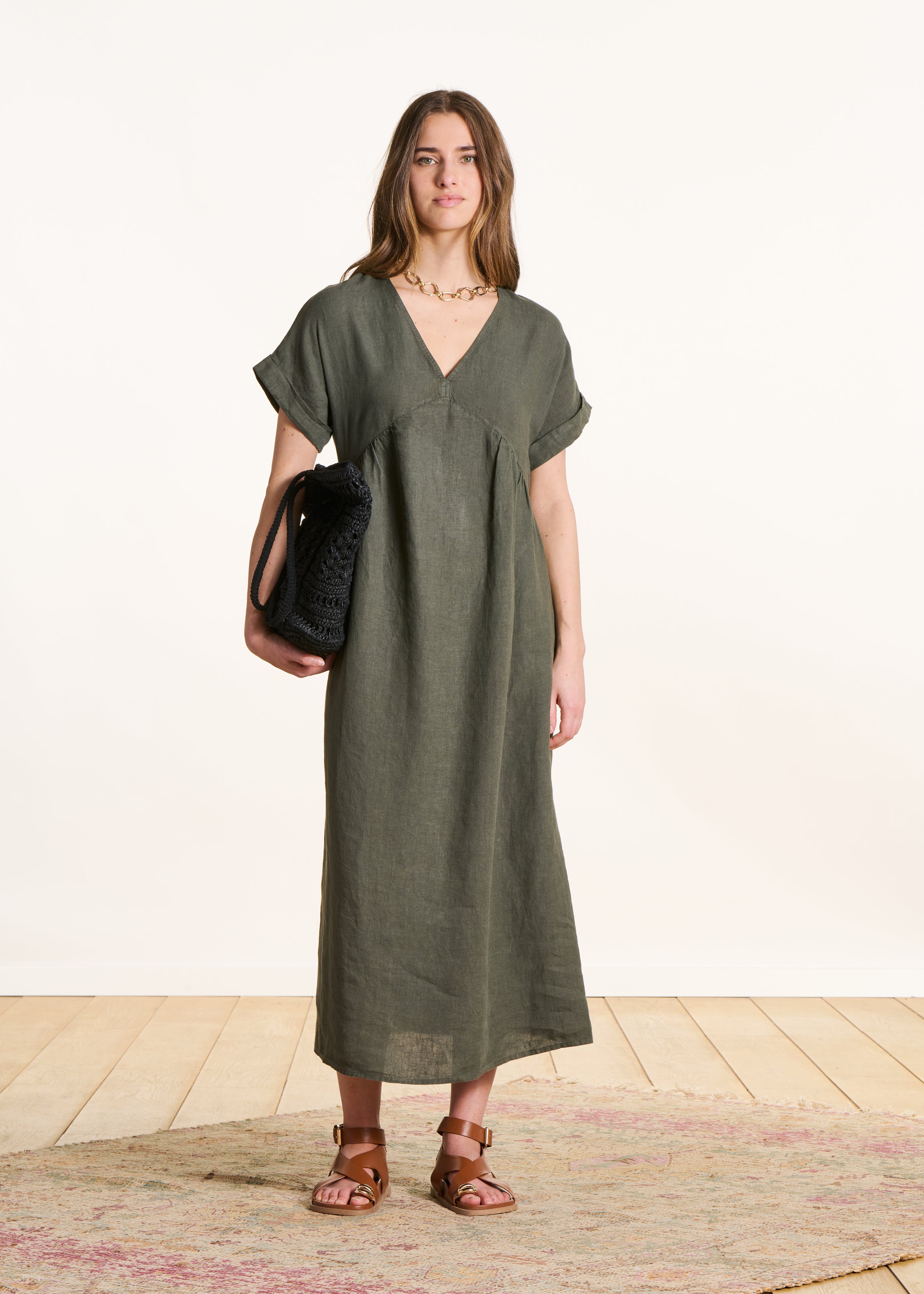 Robe longue ample en lin kaki manches courtes