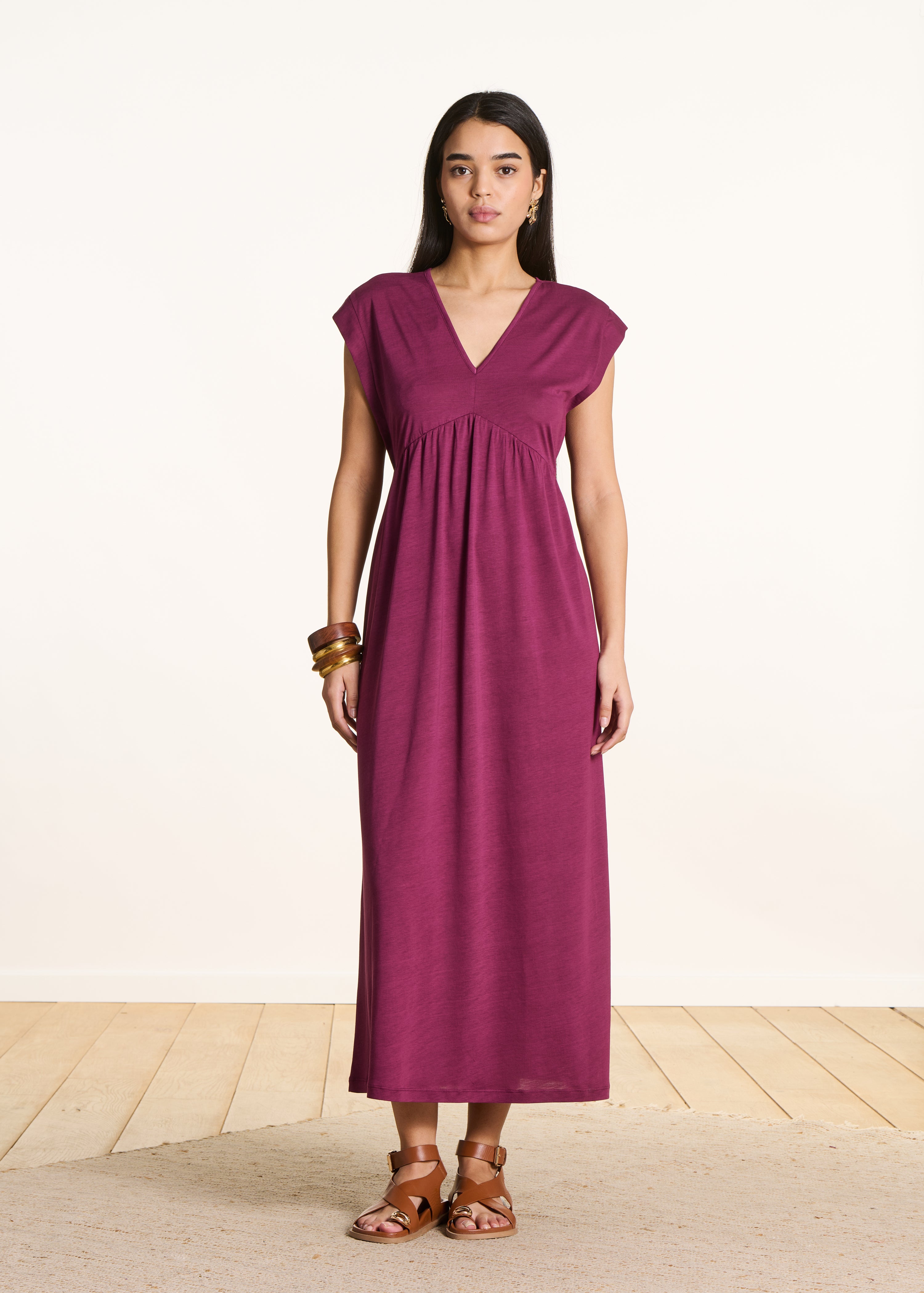 Fließendes Midi-Kleid in Violett mit V-Ausschnitt aus Lyocell