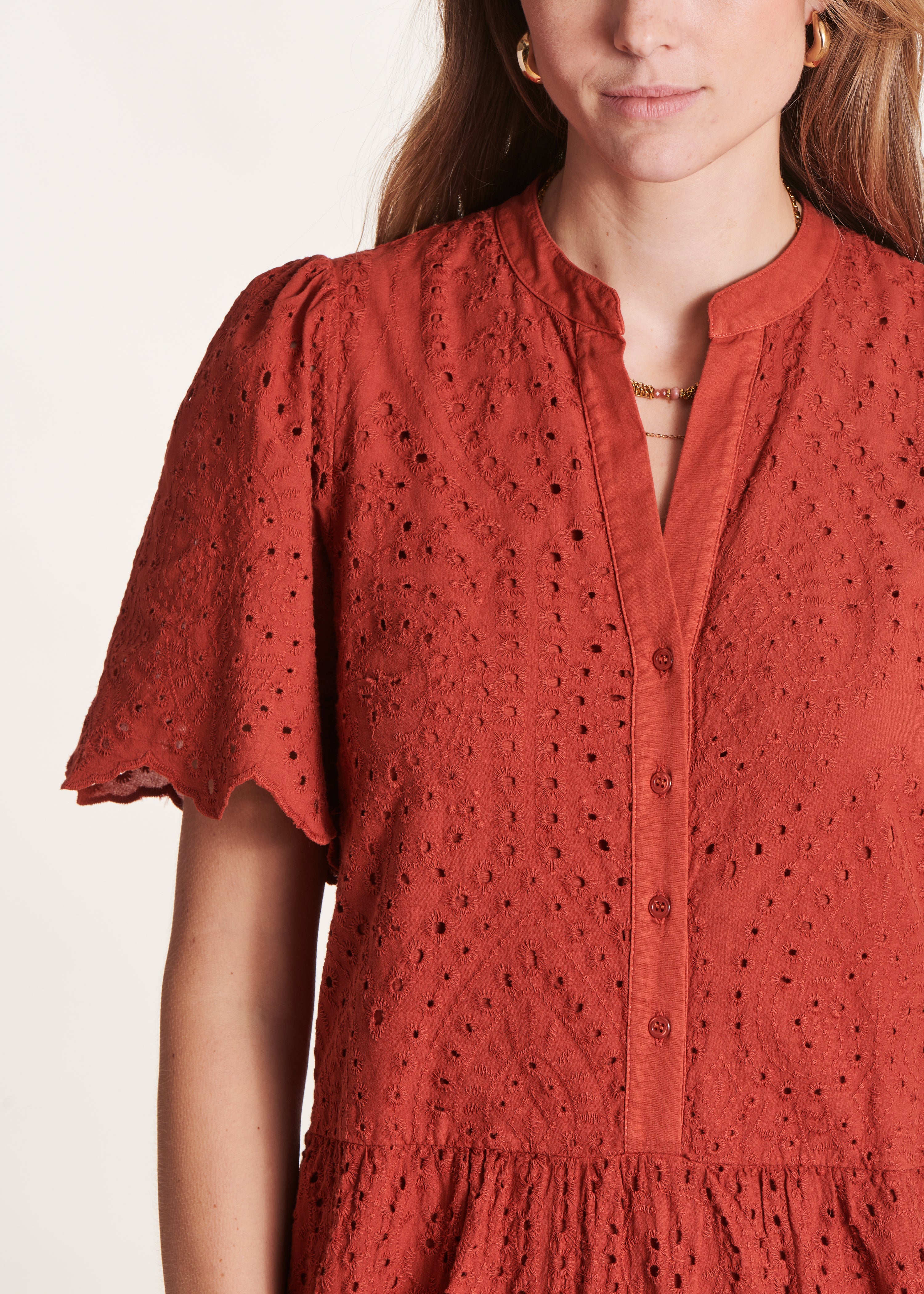 Robe longue terracotta en broderie anglaise manches courtes