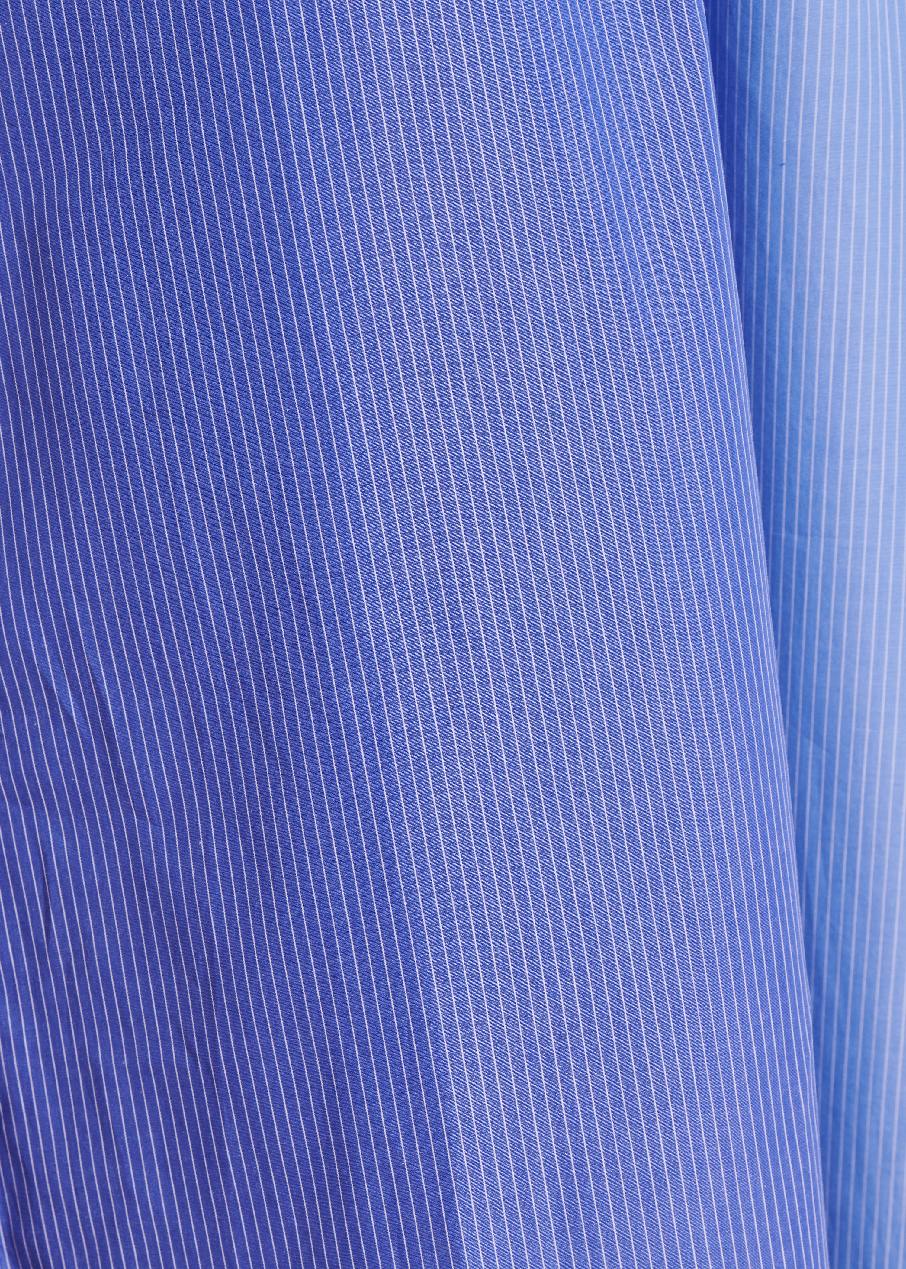 Robe chemise mi-longue bleue en coton rayé