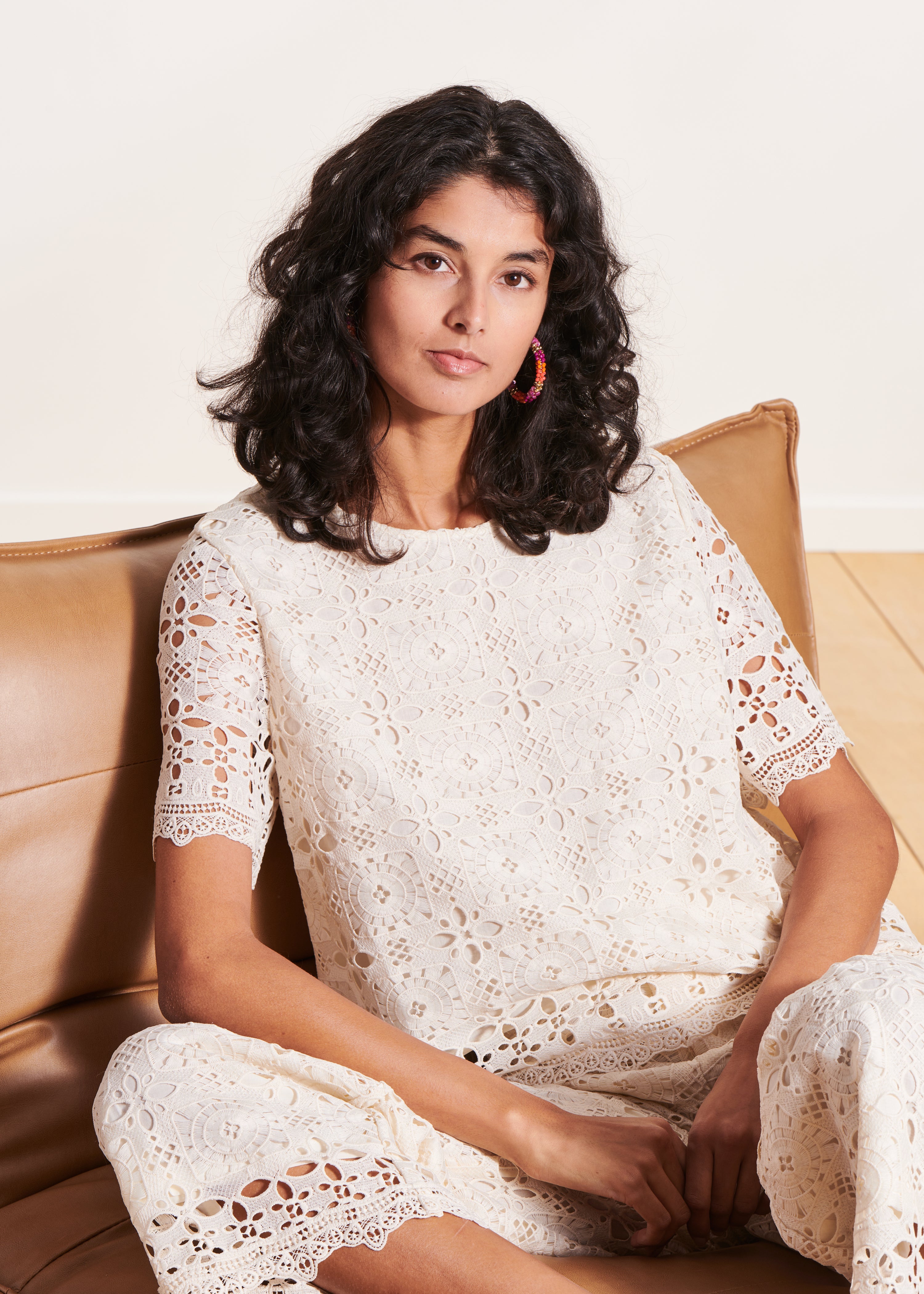 Top in pizzo ecru a maniche corte