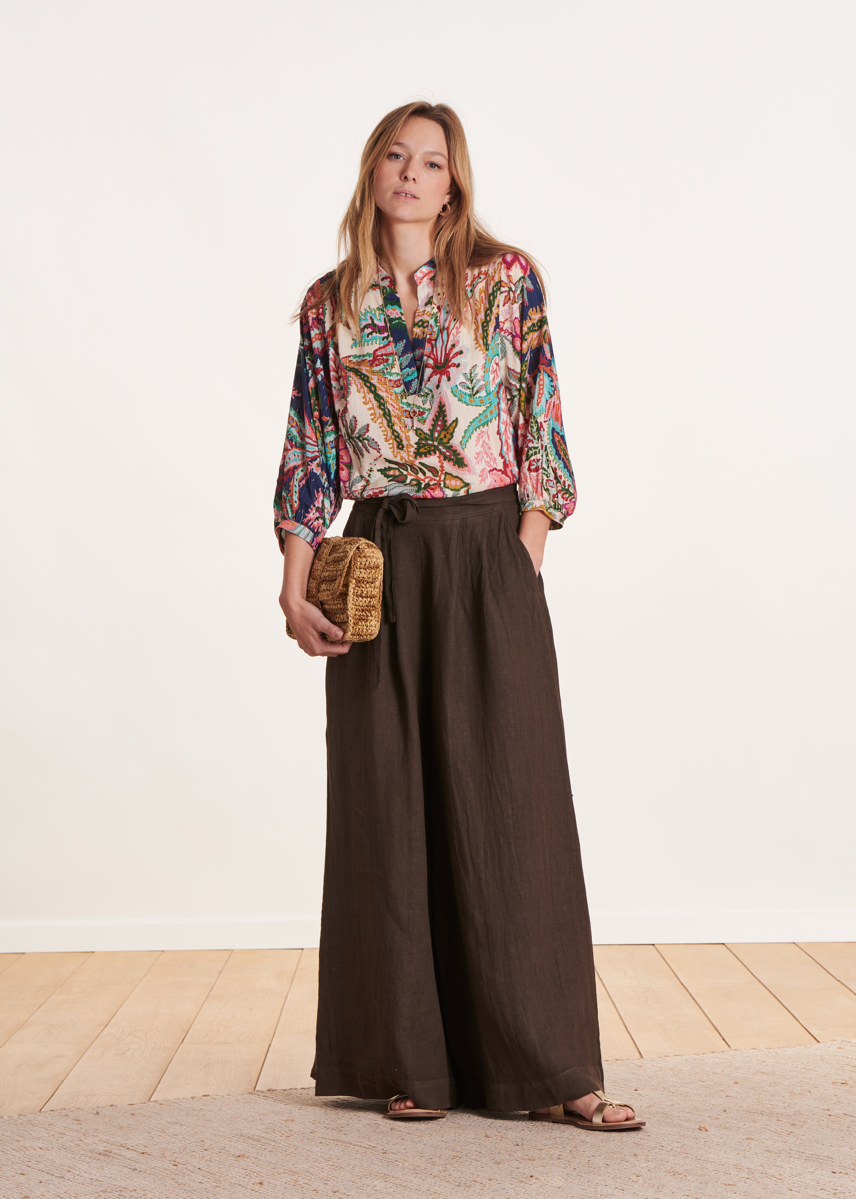 Top amplio con estampado floral rosa y azul