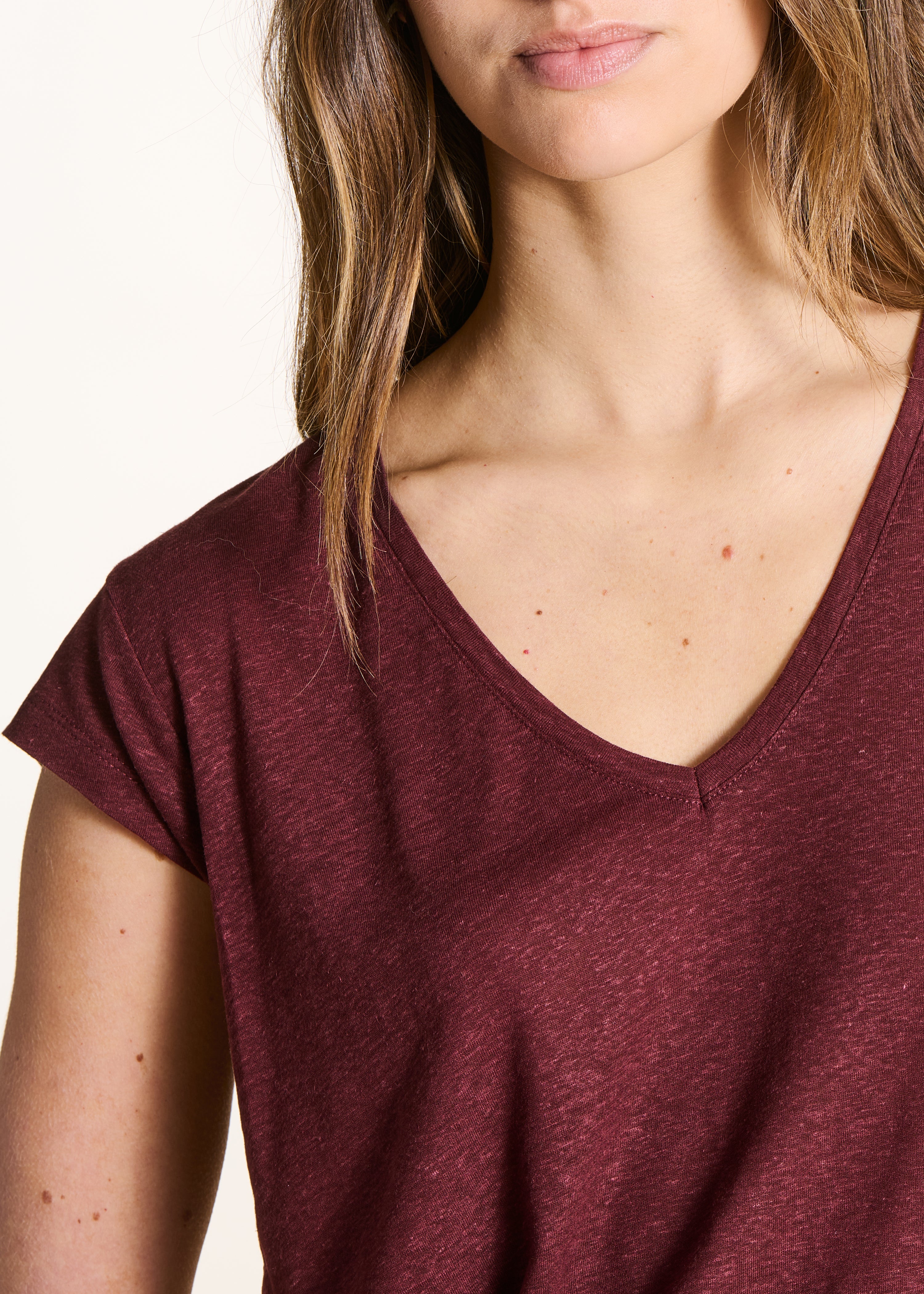 T-shirt marron en lyocell col V manches courtes