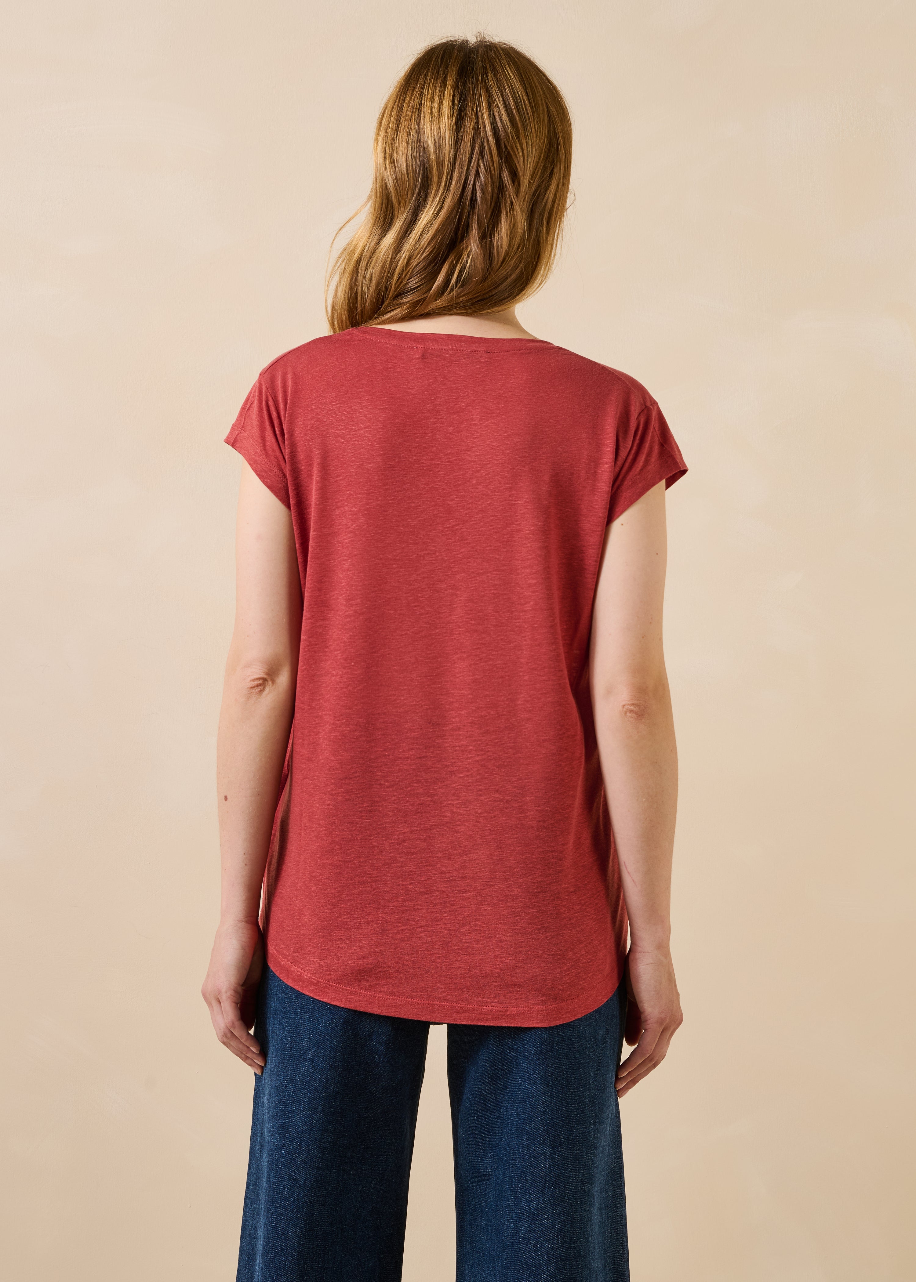 T-shirt rouge en lyocell col V