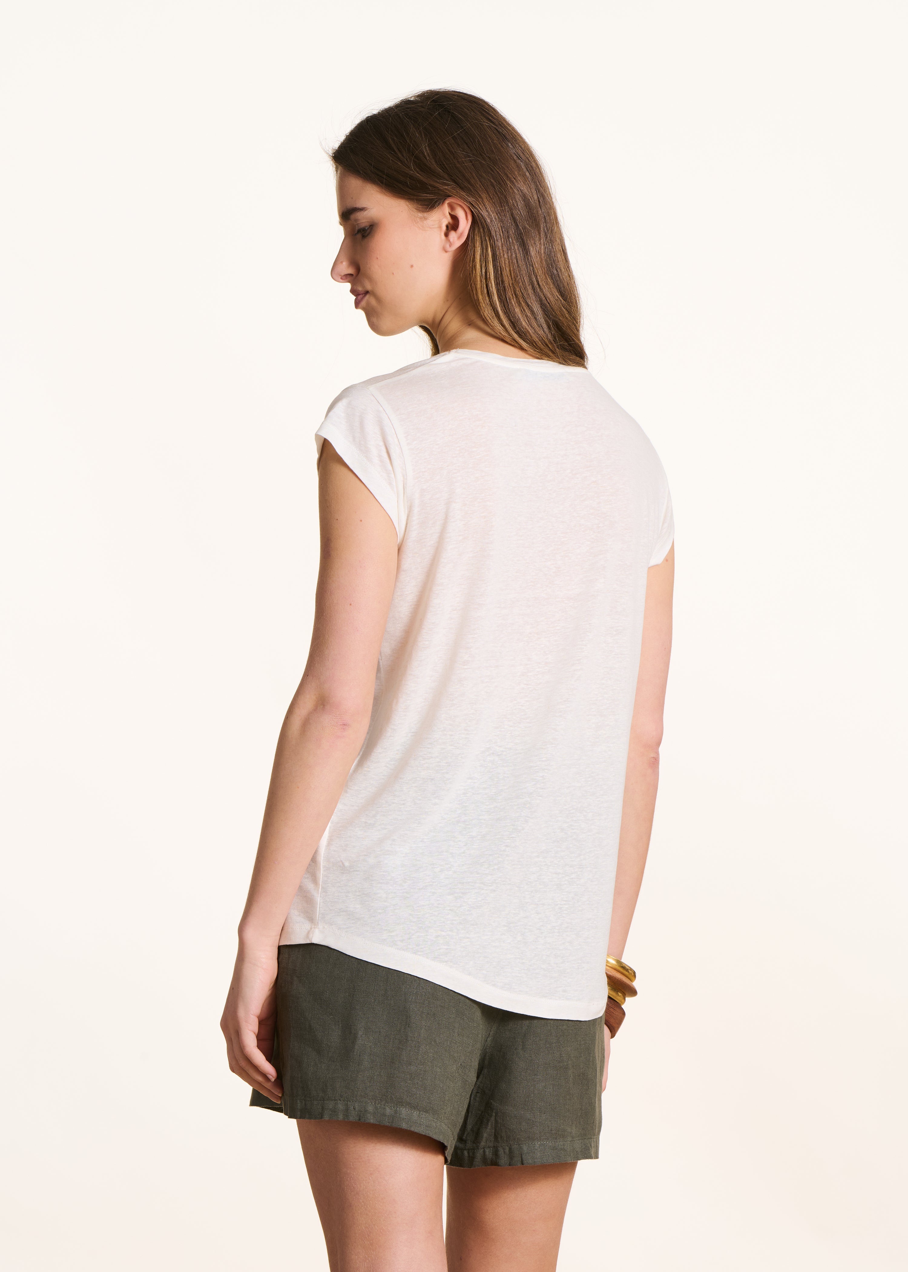 T-shirt écru en lyocell col V manches courtes