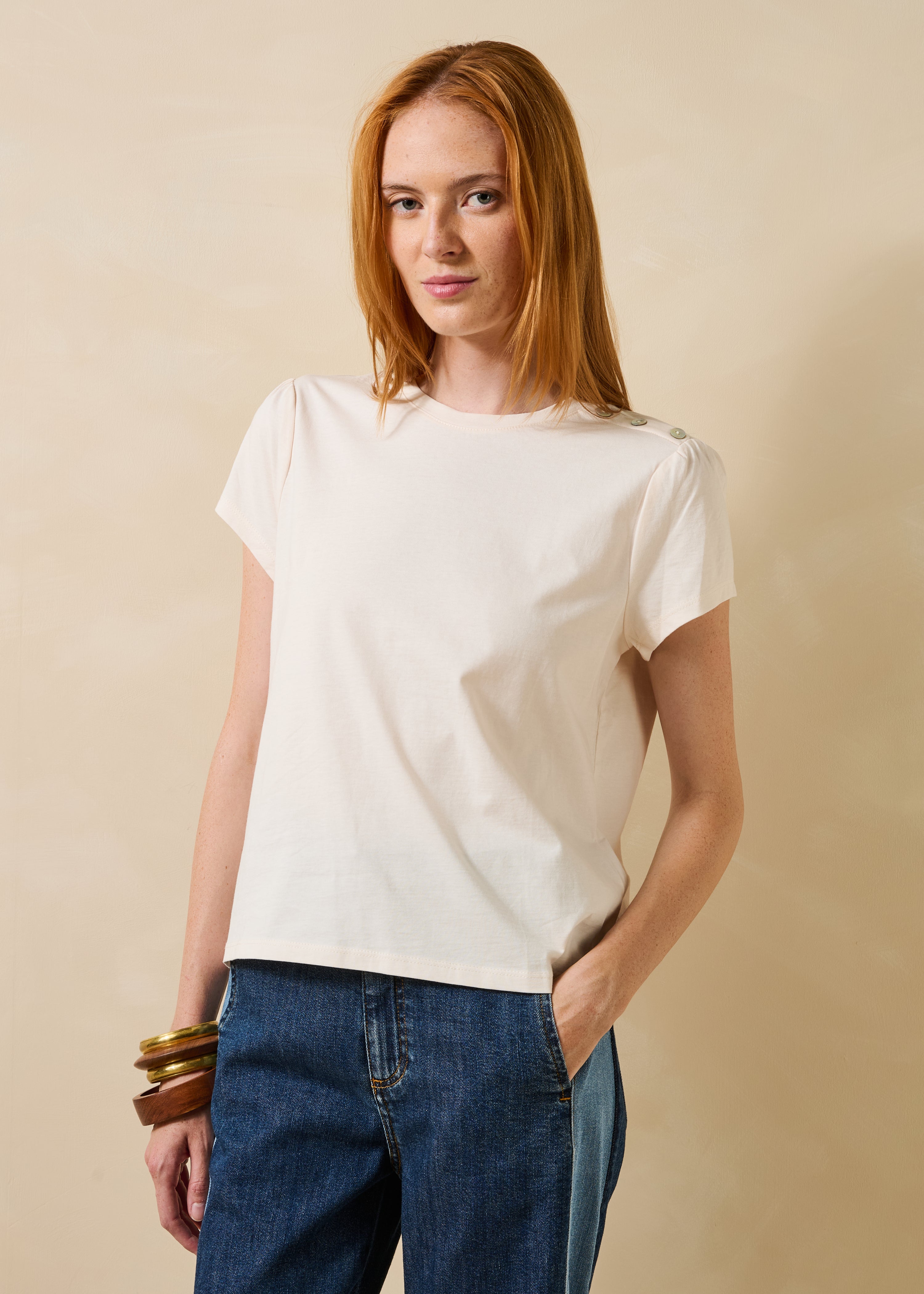 T-shirt bege de manga curta em algodão biológico