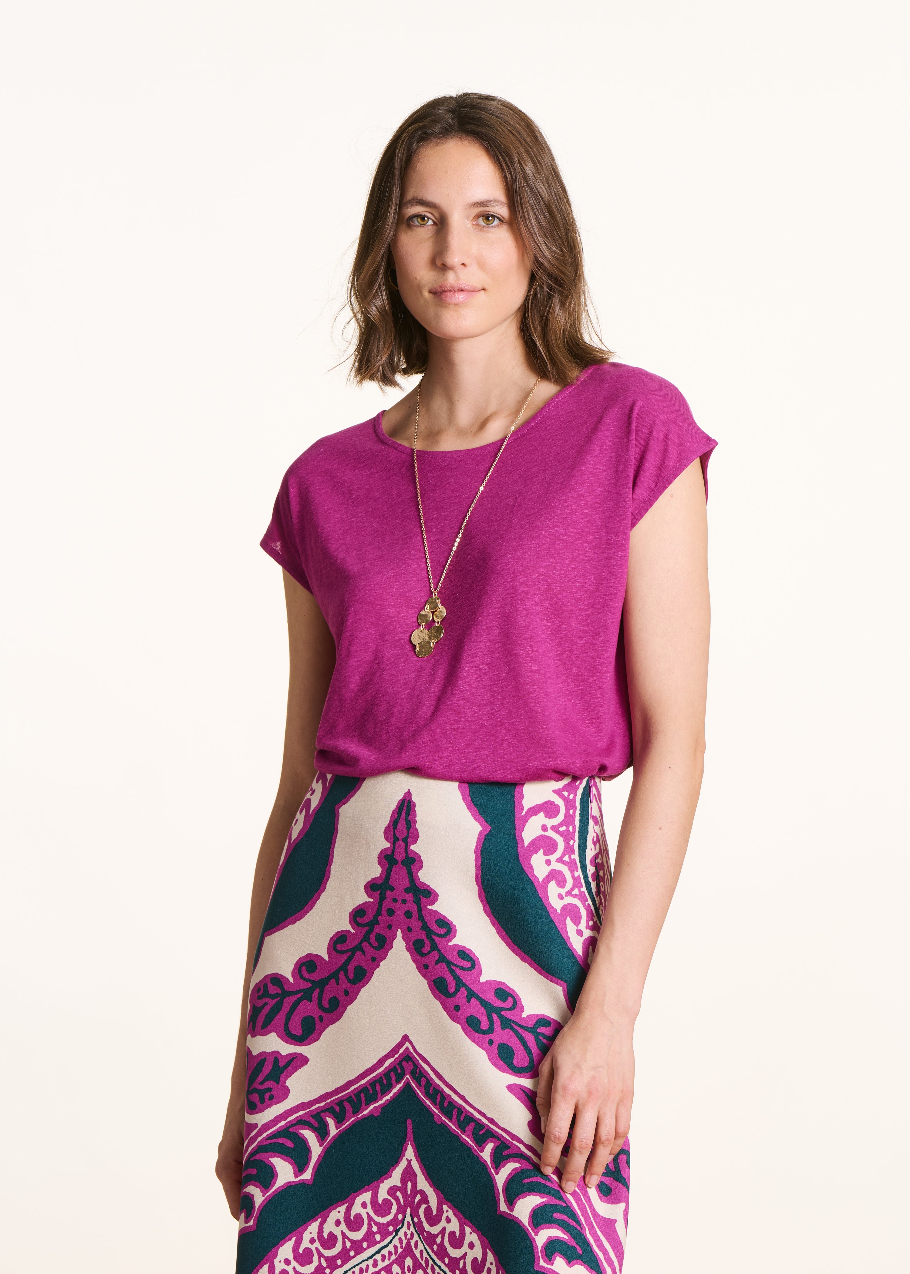Fuchsia pink straight T-shirt in lyocell and linen with a round neckline