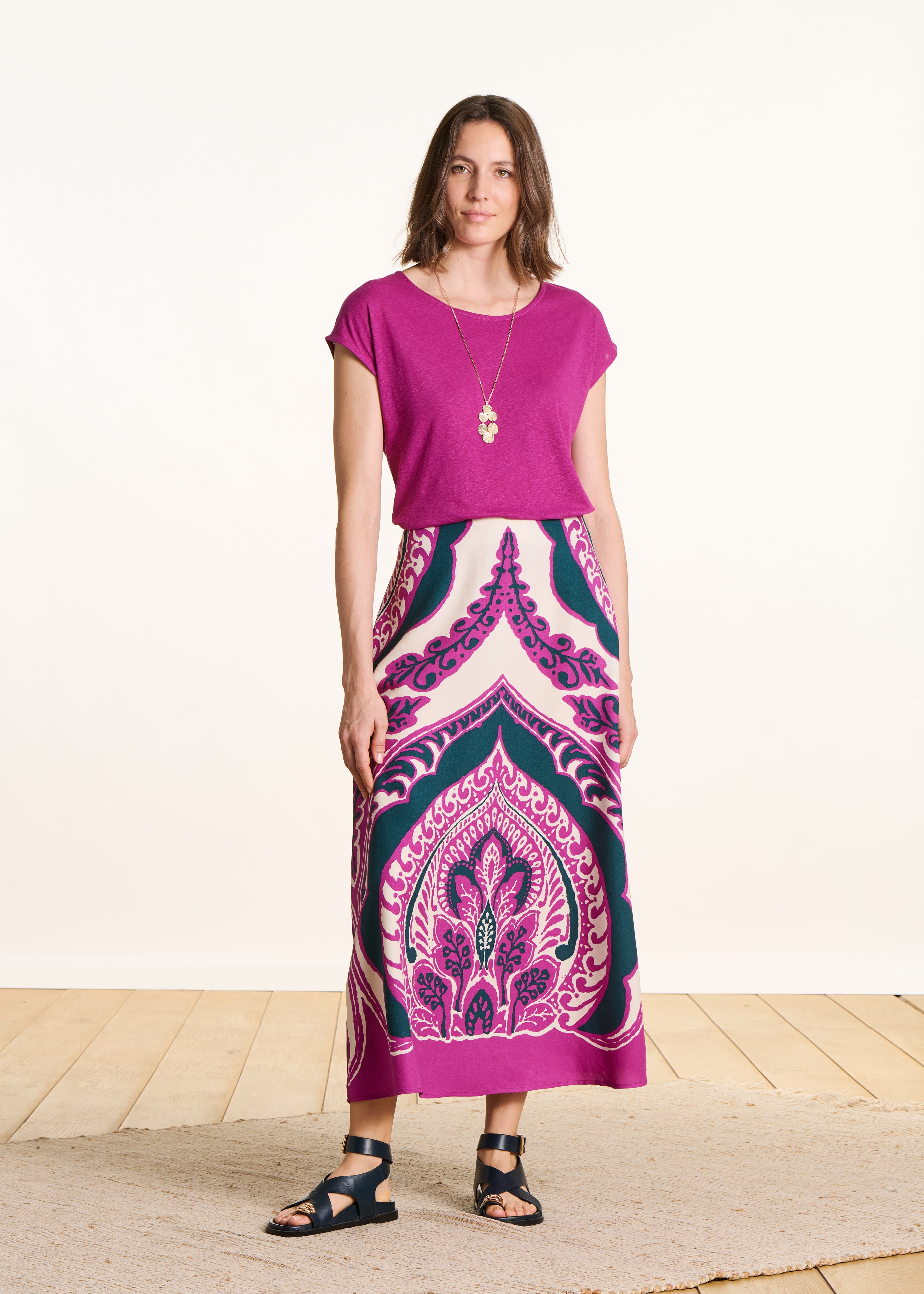 Fuchsia pink straight T-shirt in lyocell and linen with a round neckline