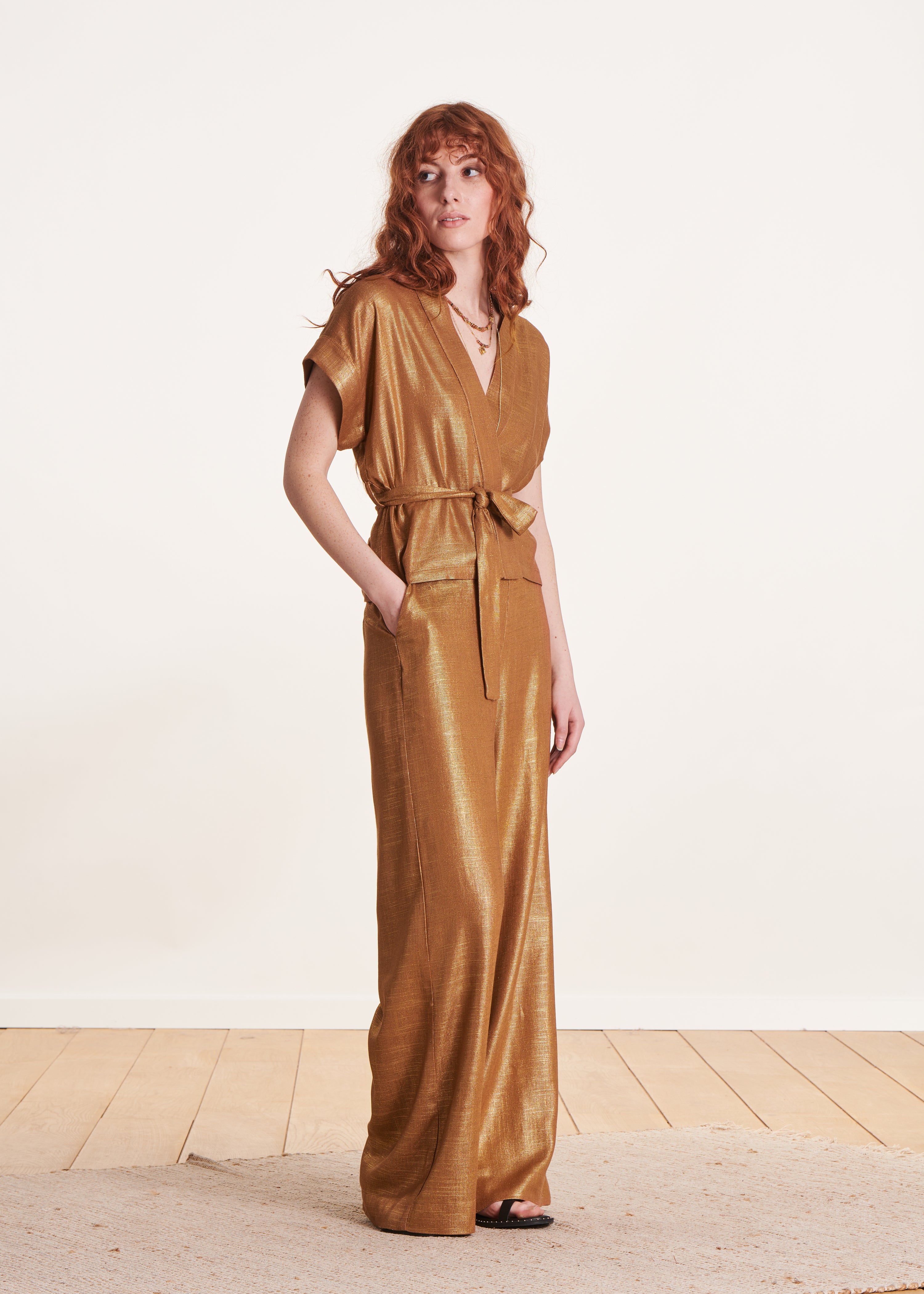 Bronzene Kimonojacke aus foliertem Leinen
