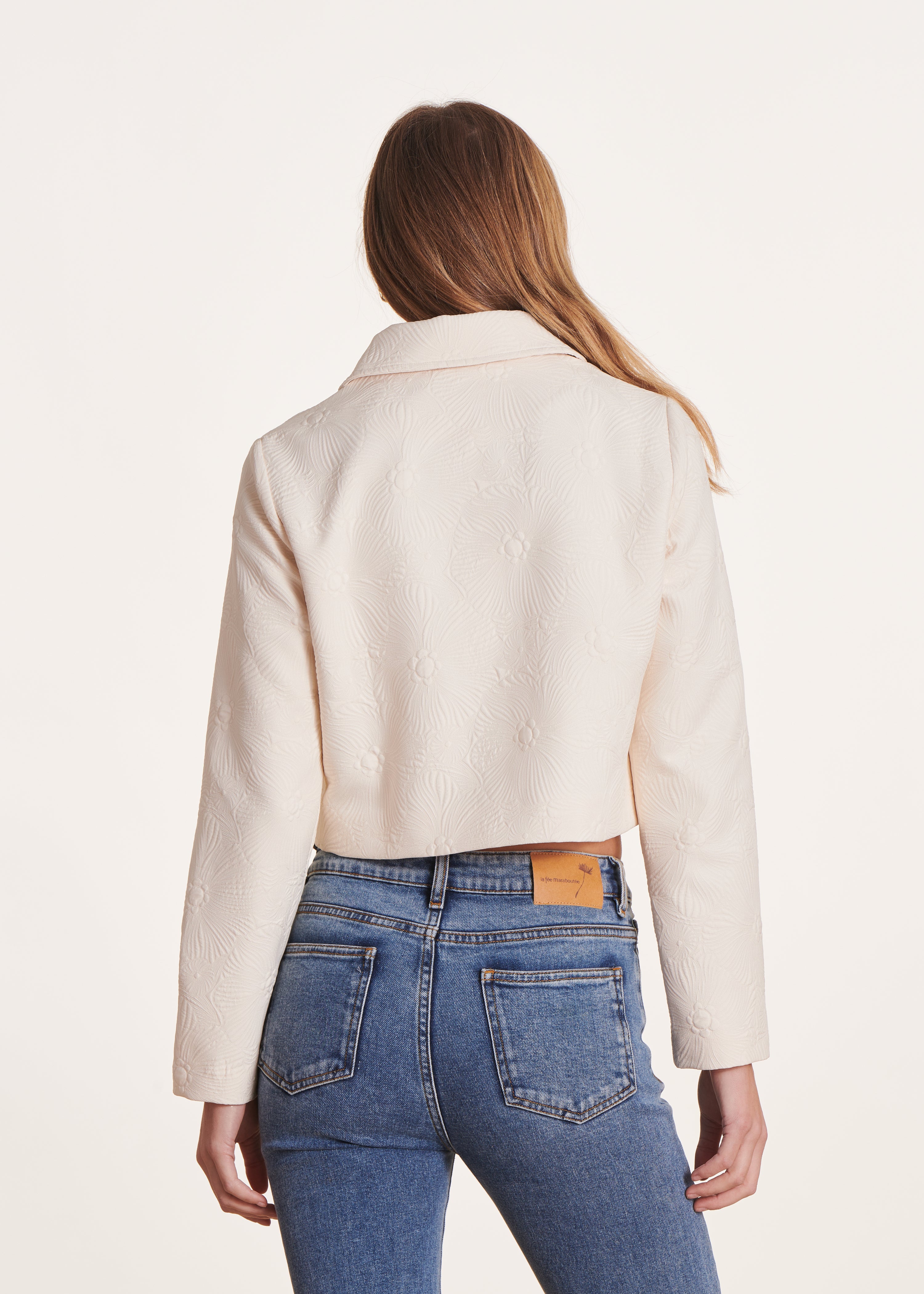 Kurze Jacke aus ungebleichtem Jacquard mit Hemdkragen