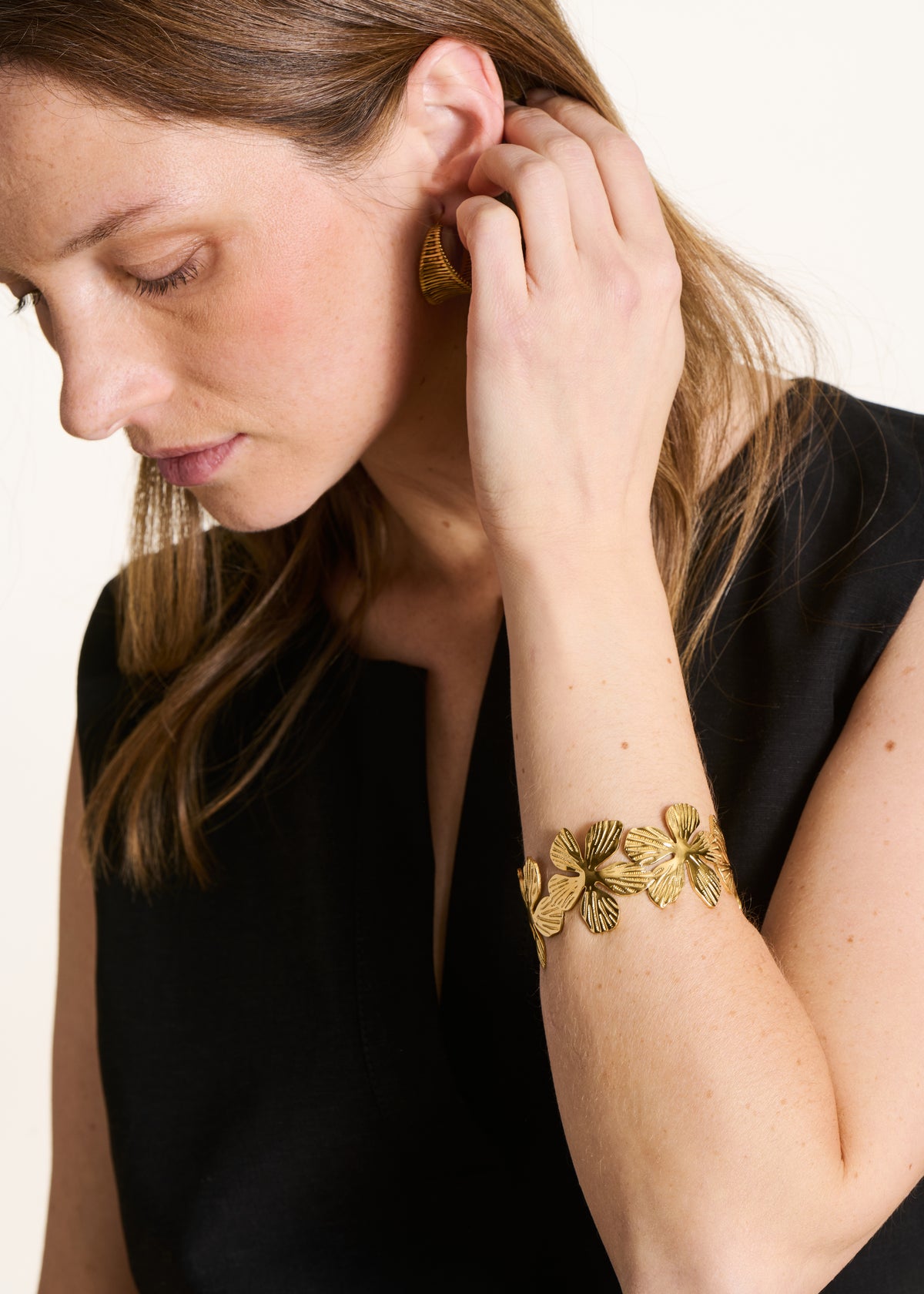Bracelet jonc doré fleurs