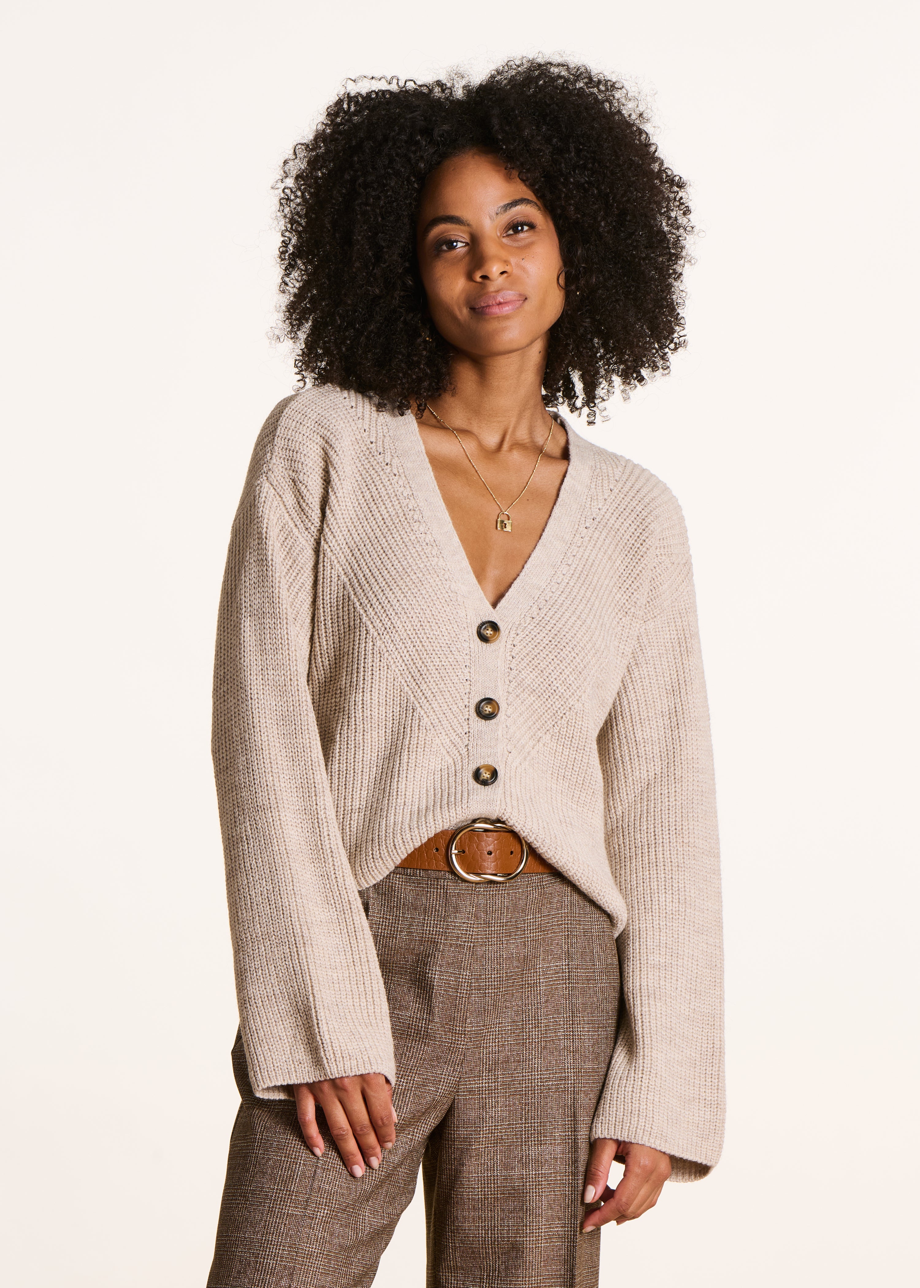 Short beige cardigan in pearl ribbing