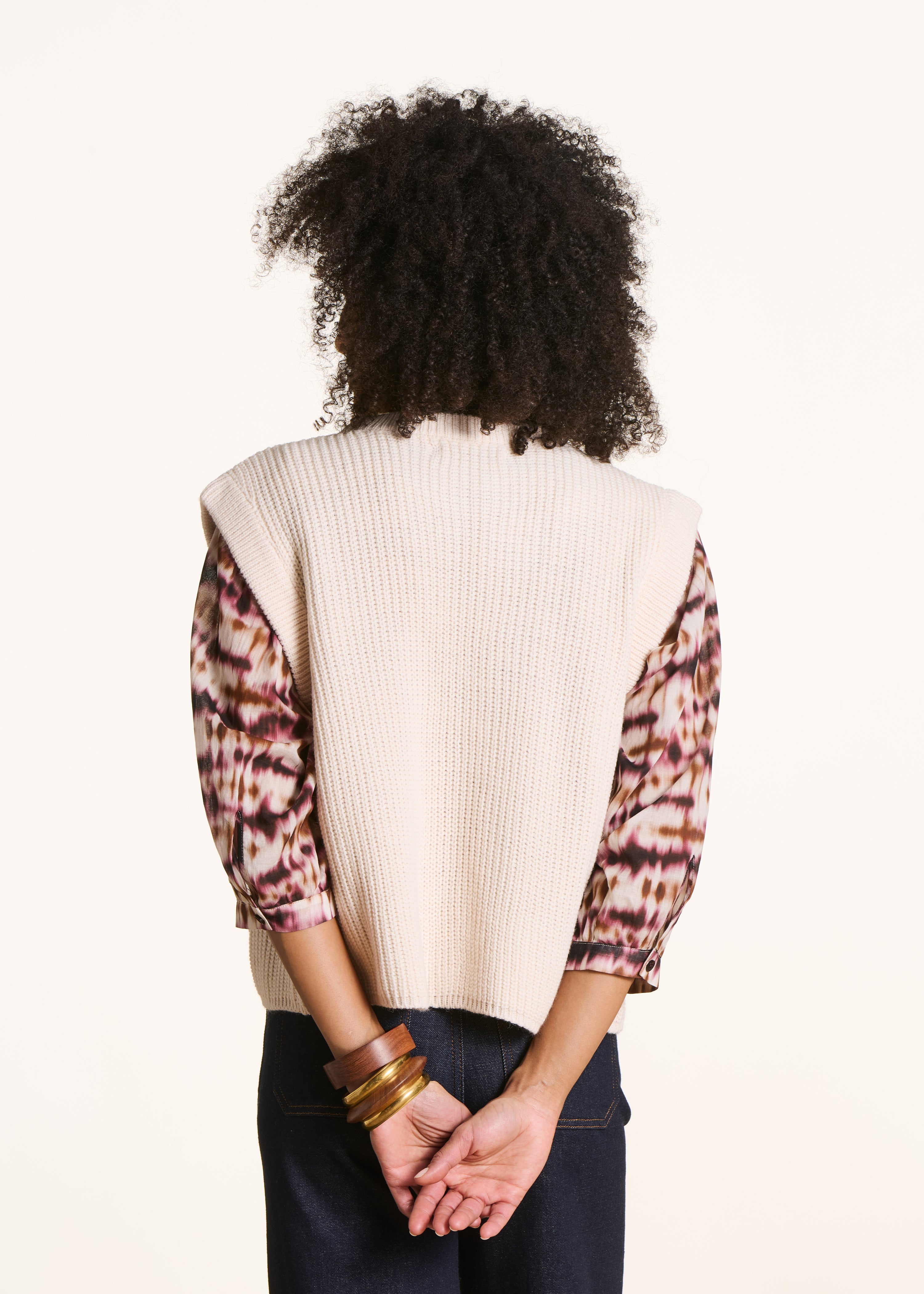Short sleeveless pearl ribbed cardigan ecru
