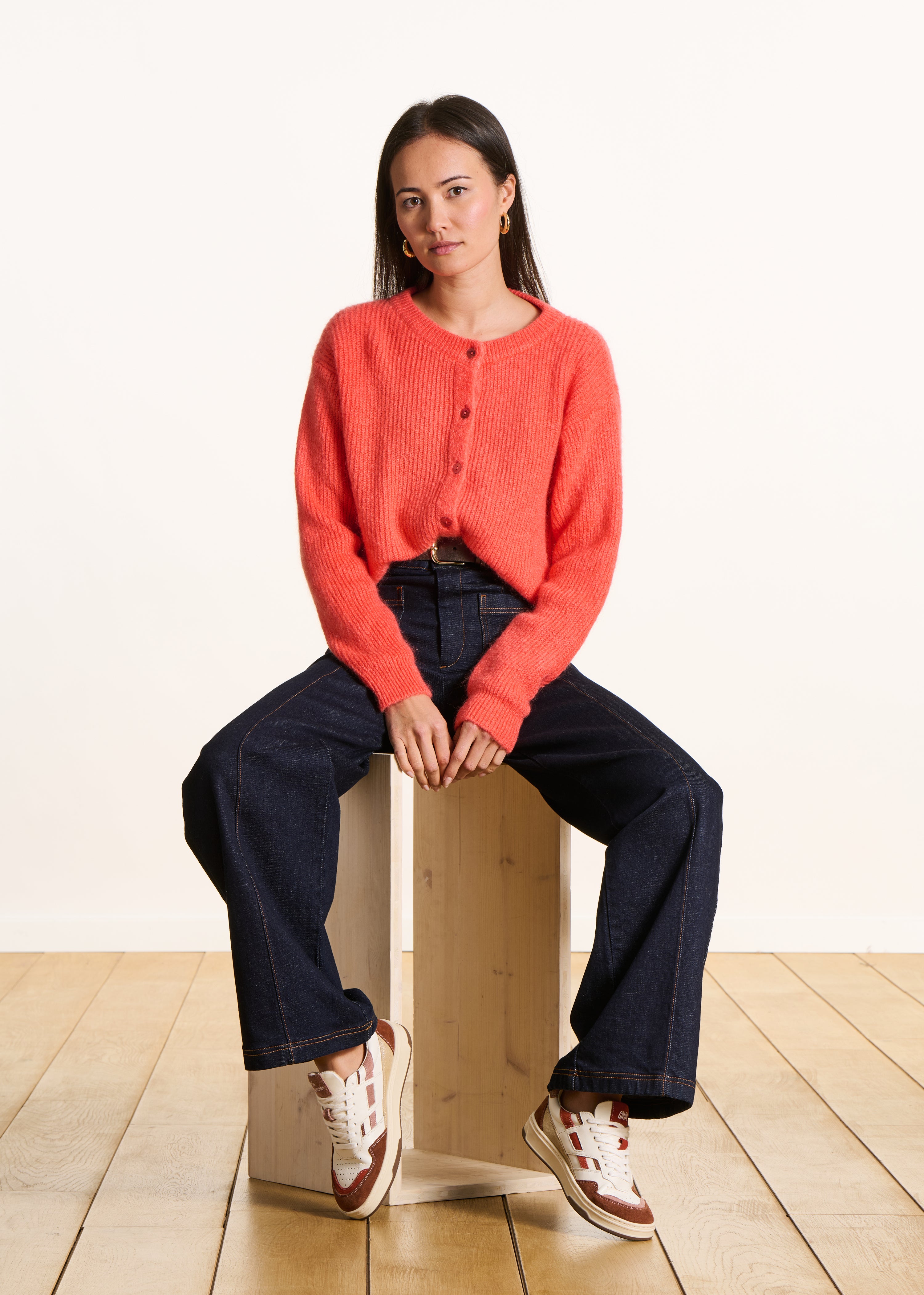 Coral ribbed knit cardigan with round neckline