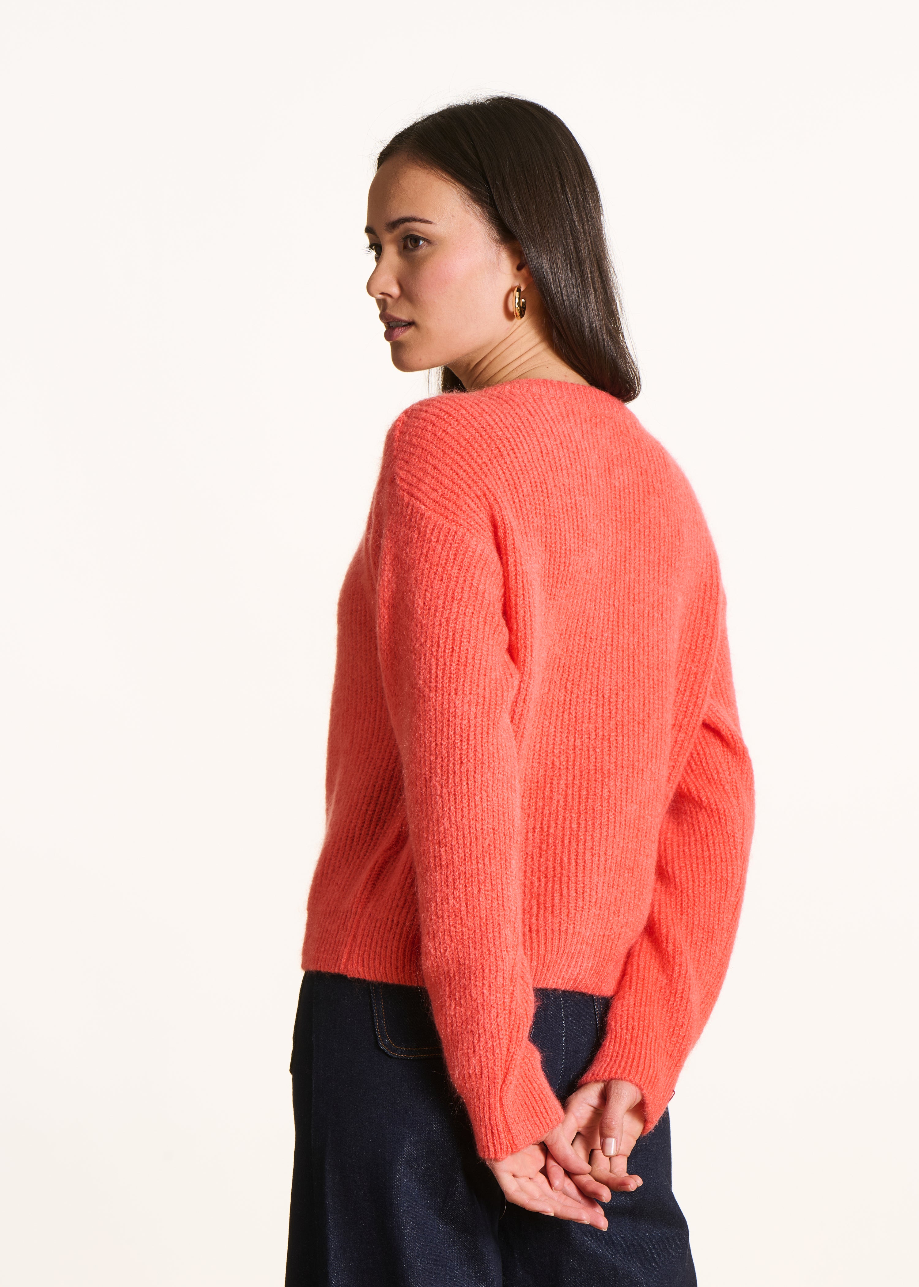 Coral ribbed knit cardigan with round neckline