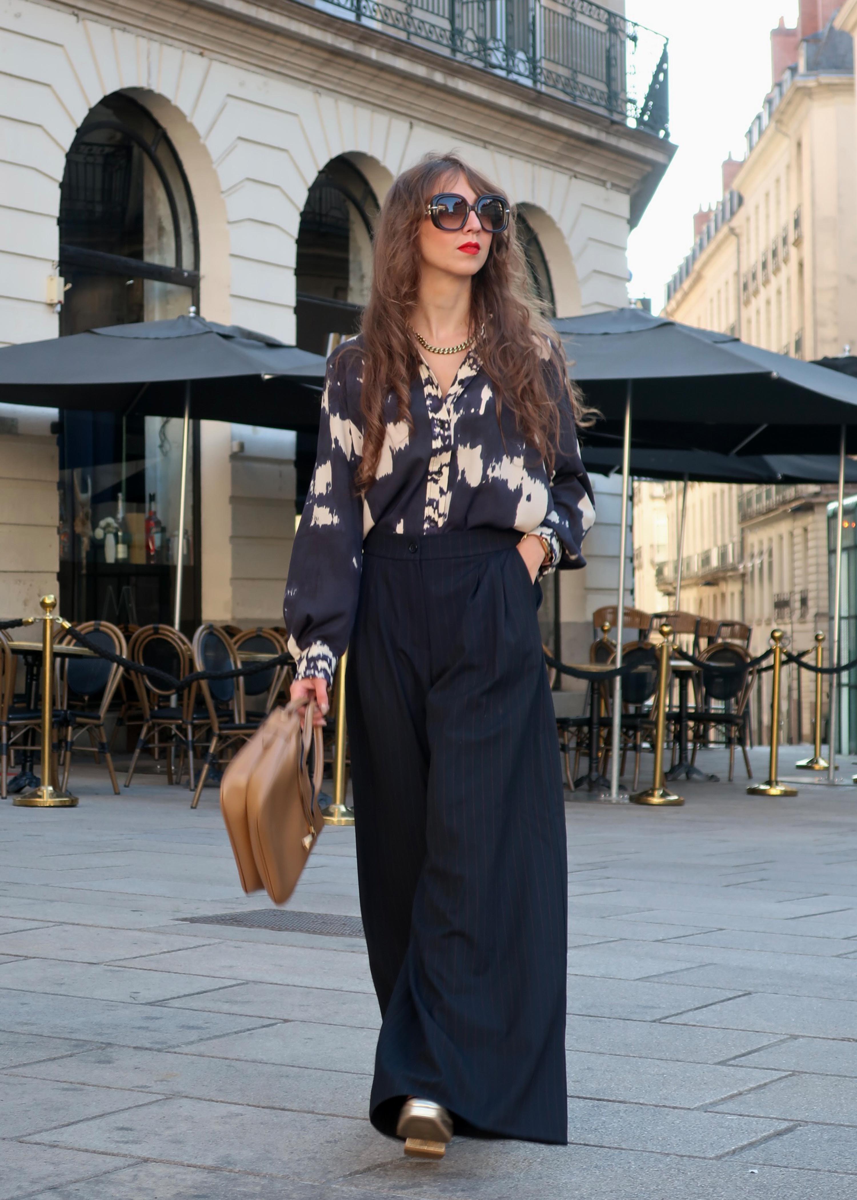 Dunkelblau gestreifte Oversize-Hose mit hoher Taille